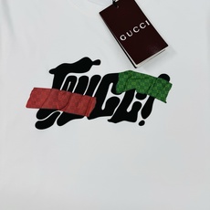 GUCC*古-齐25s新品莫代尔T恤.非常趣味的即视感!!!胸前经典多彩徽标费时费工,双层烫画工艺.每一 GUCC*古-齐25s新品莫代尔T恤.非常趣味的即视感!!!胸前经典多彩徽标费时费工,双层烫画工艺.每一