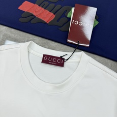GUCC*古-齐25s新品莫代尔T恤.非常趣味的即视感!!!胸前经典多彩徽标费时费工,双层烫画工艺.每一 GUCC*古-齐25s新品莫代尔T恤.非常趣味的即视感!!!胸前经典多彩徽标费时费工,双层烫画工艺.每一
