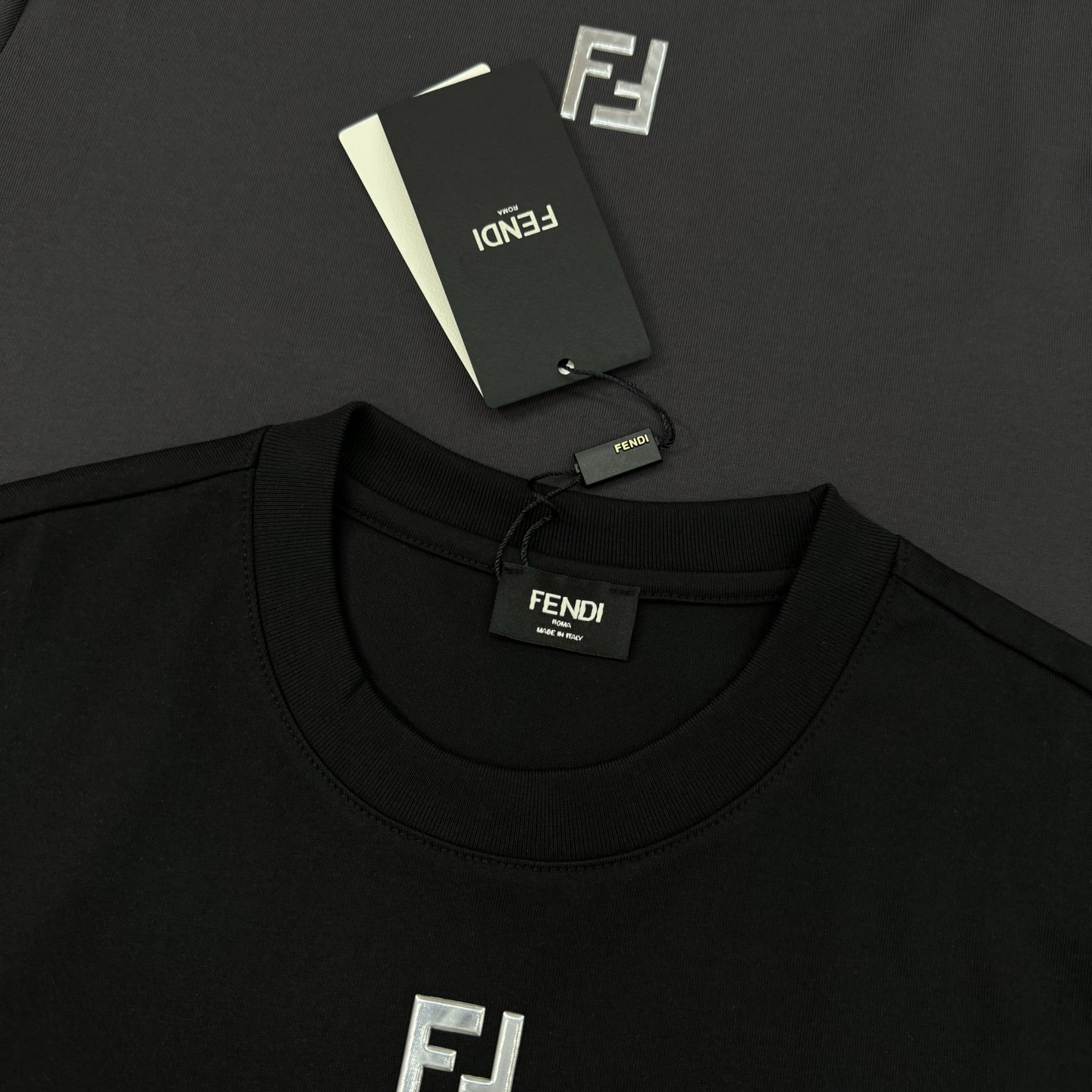 FEND*芬-迪25s新款圆领短袖T恤，FF经典之作.低调彰显出品牌奢华风格.基础款净版推荐！此款短TE
