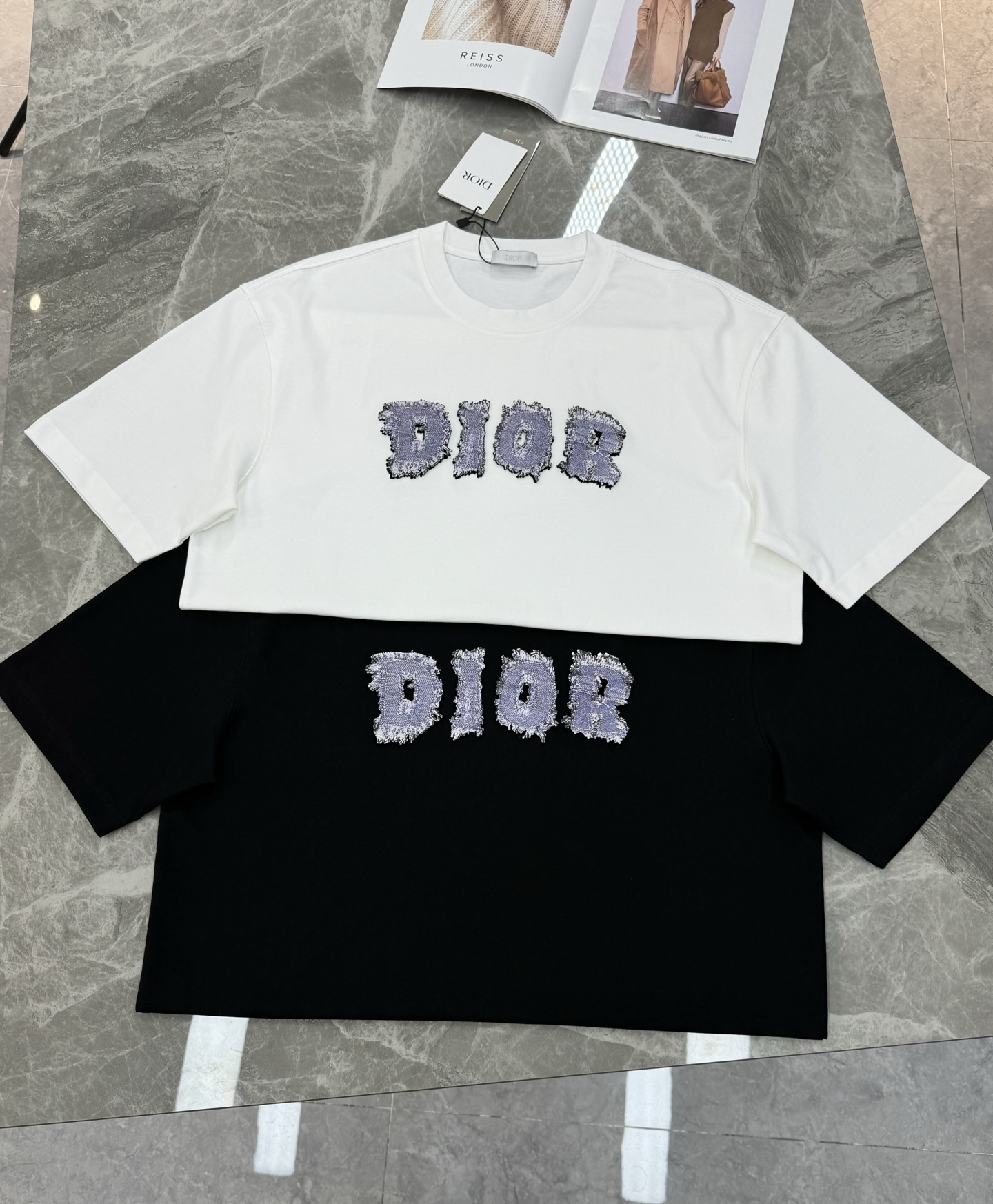 DIO*R迪-奥25s新款情侣圆领T恤！胸前新款3D立体字母印花.280g甄选100%纯棉质感.棉质饱满