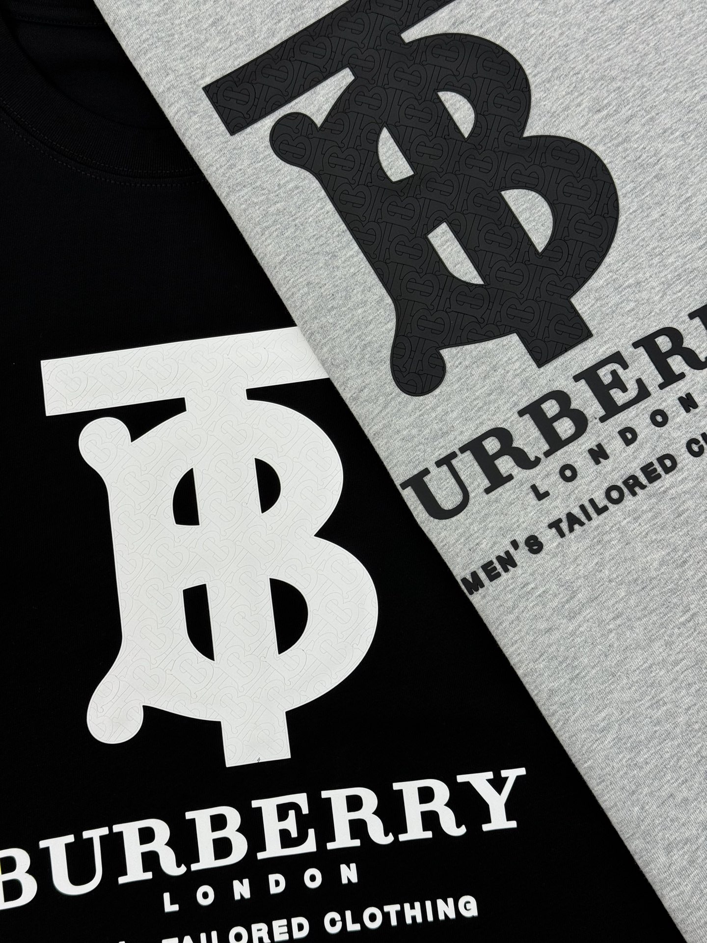 BBR*burberr*巴宝莉25s新款潮牌T恤.宽松版型男女同款！经典TB造型.搭配巴宝莉字母设计.立