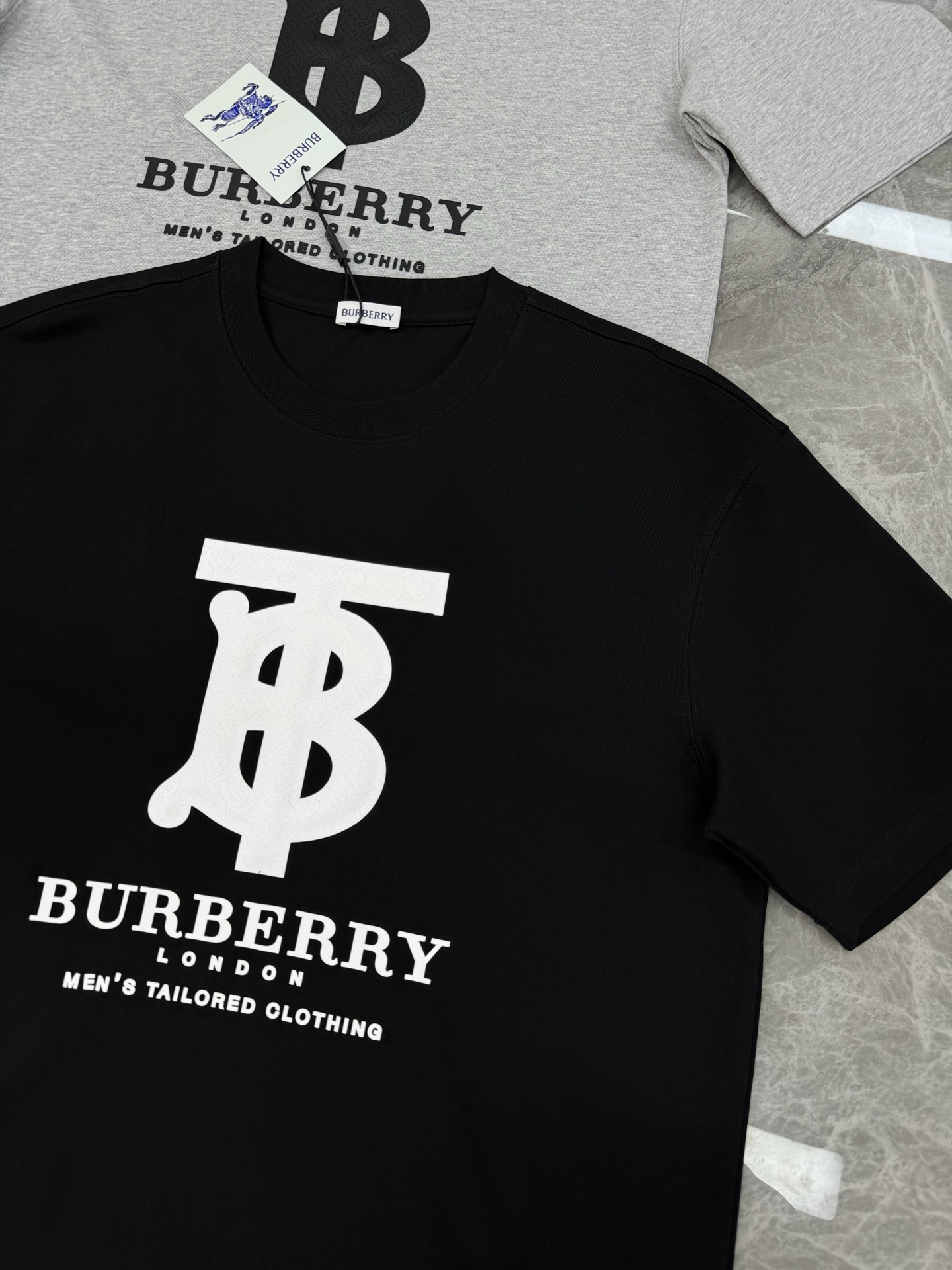 BBR*burberr*巴宝莉25s新款潮牌T恤.宽松版型男女同款！经典TB造型.搭配巴宝莉字母设计.立