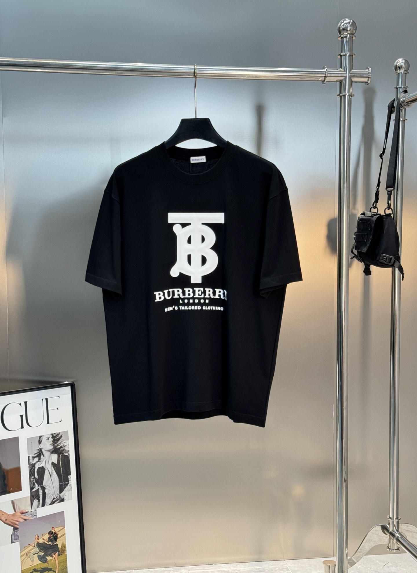 BBR*burberr*巴宝莉25s新款潮牌T恤.宽松版型男女同款！经典TB造型.搭配巴宝莉字母设计.立