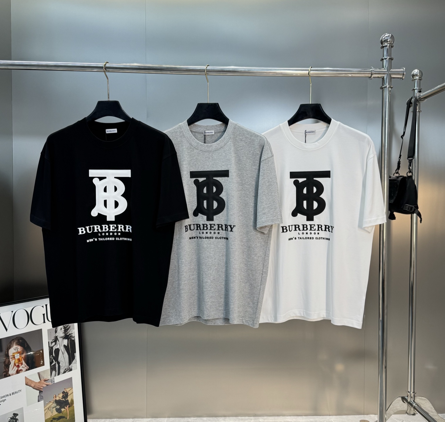 BBR*burberr*巴宝莉25s新款潮牌T恤.宽松版型男女同款！经典TB造型.搭配巴宝莉字母设计.立