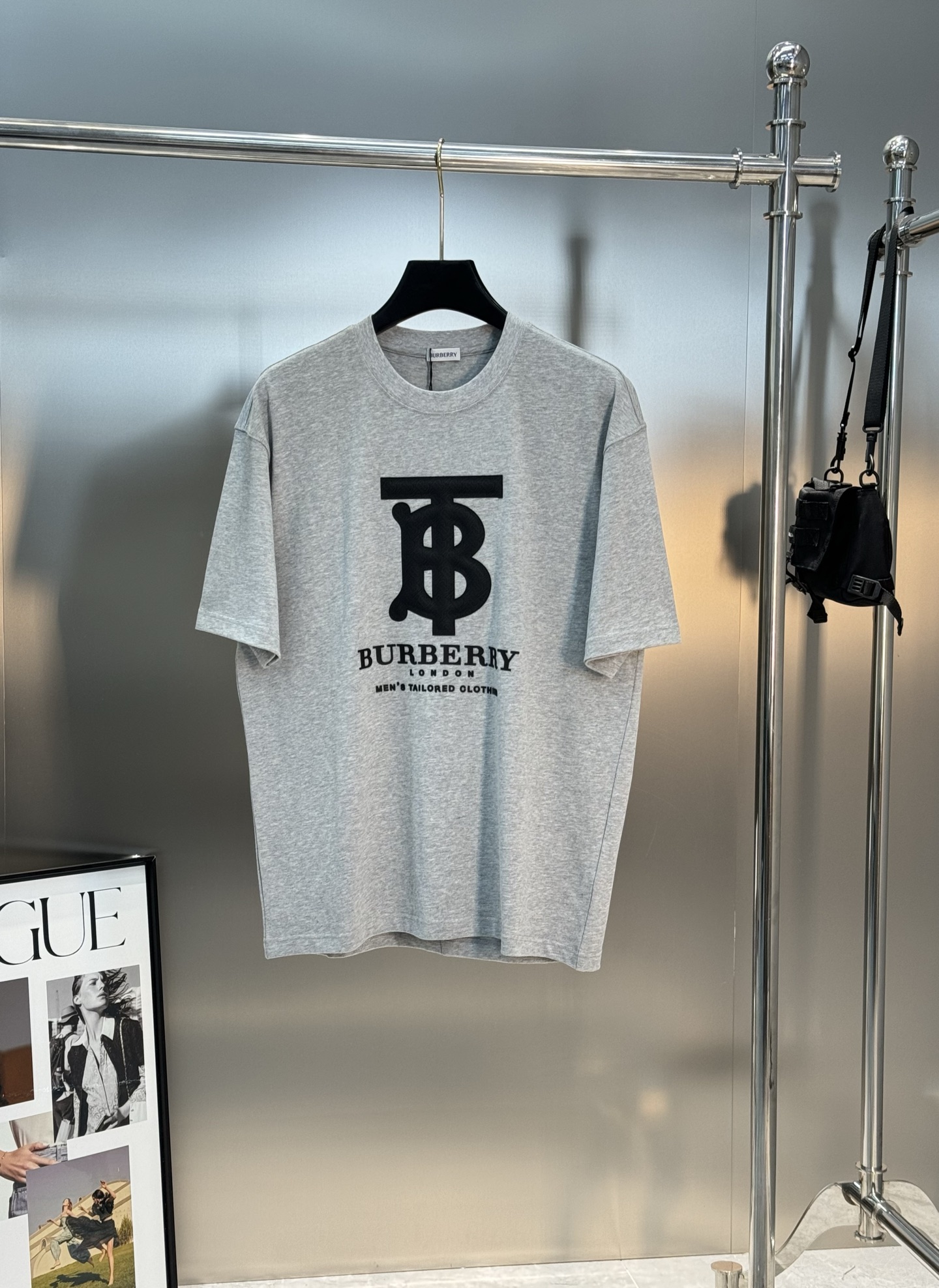 BBR*burberr*巴宝莉25s新款潮牌T恤.宽松版型男女同款！经典TB造型.搭配巴宝莉字母设计.立
