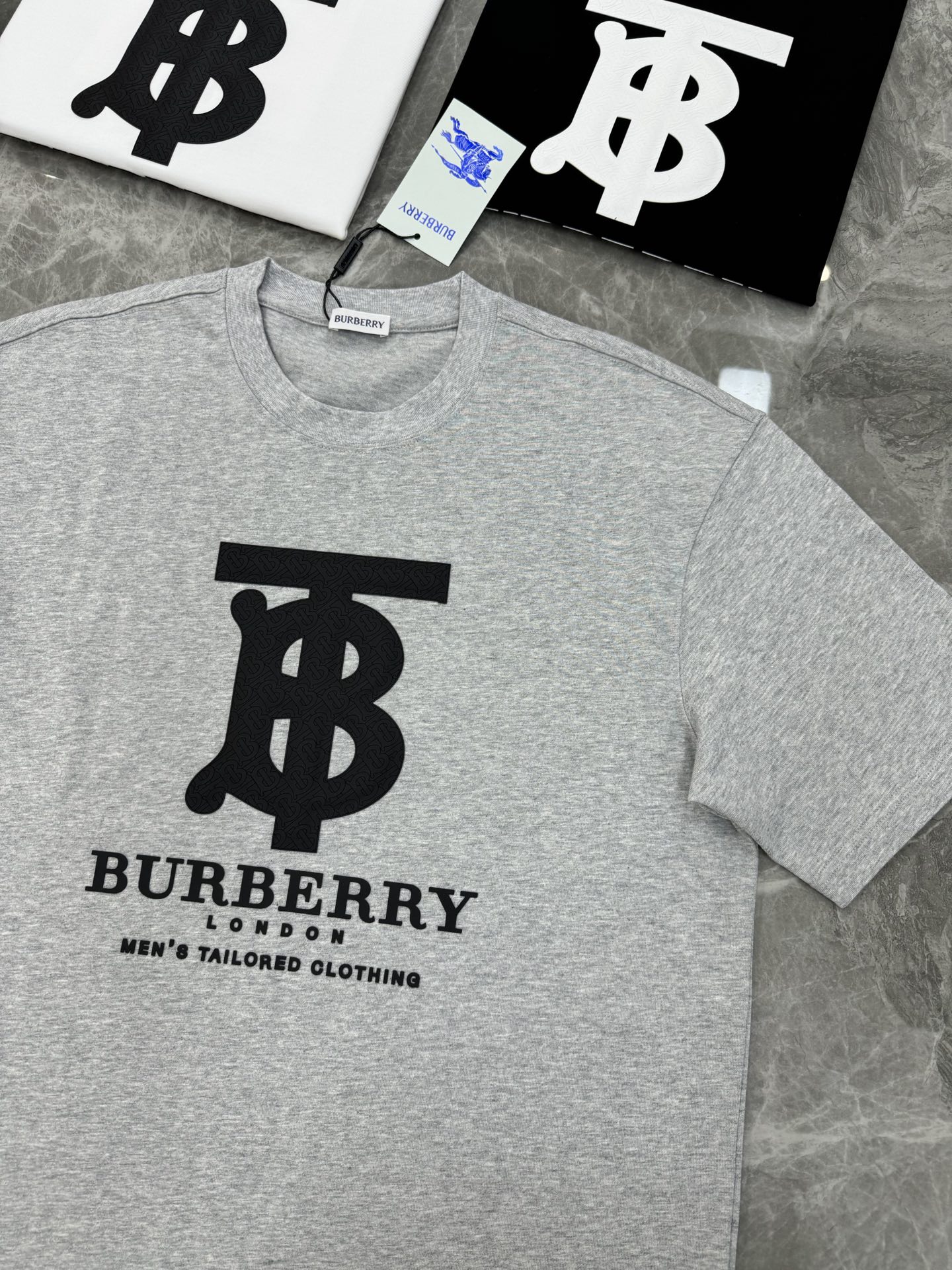 BBR*burberr*巴宝莉25s新款潮牌T恤.宽松版型男女同款！经典TB造型.搭配巴宝莉字母设计.立