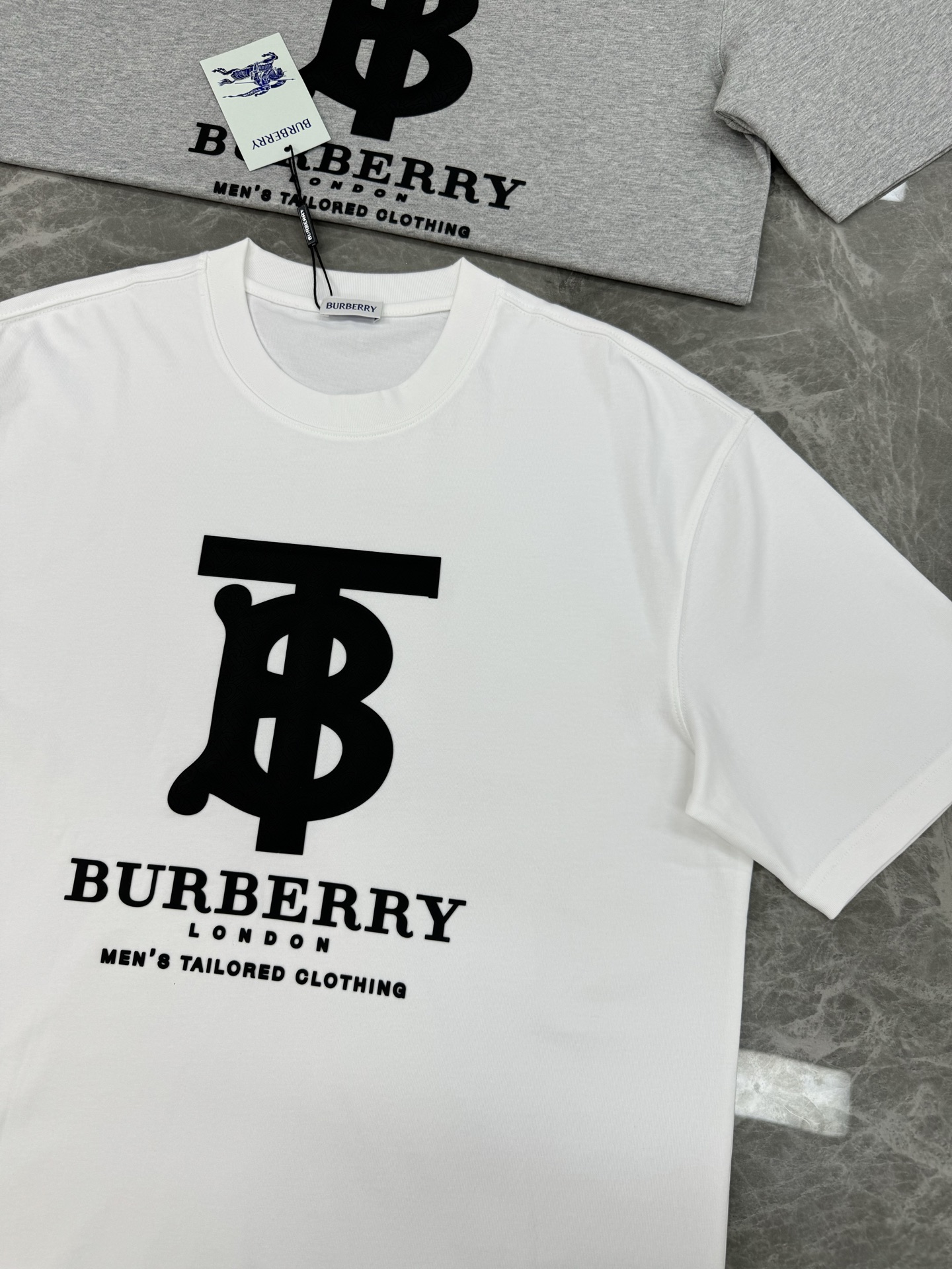 BBR*burberr*巴宝莉25s新款潮牌T恤.宽松版型男女同款！经典TB造型.搭配巴宝莉字母设计.立