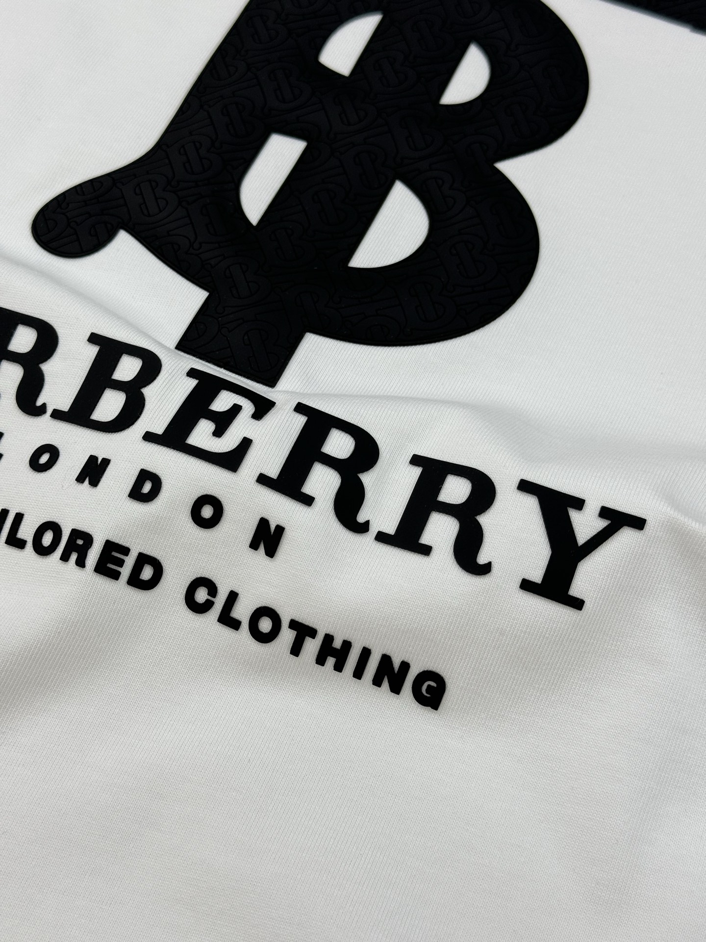 BBR*burberr*巴宝莉25s新款潮牌T恤.宽松版型男女同款！经典TB造型.搭配巴宝莉字母设计.立