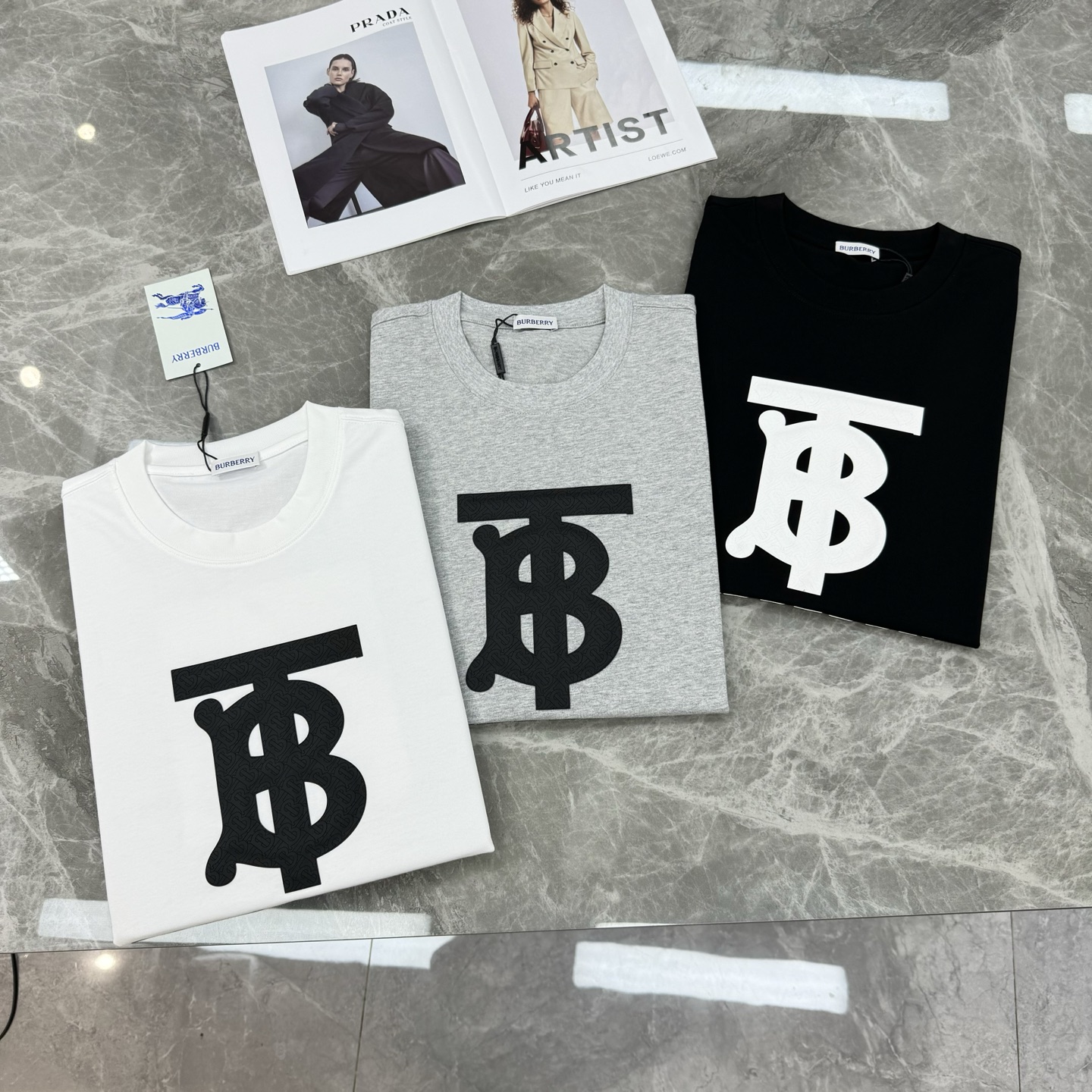 BBR*burberr*巴宝莉25s新款潮牌T恤.宽松版型男女同款！经典TB造型.搭配巴宝莉字母设计.立