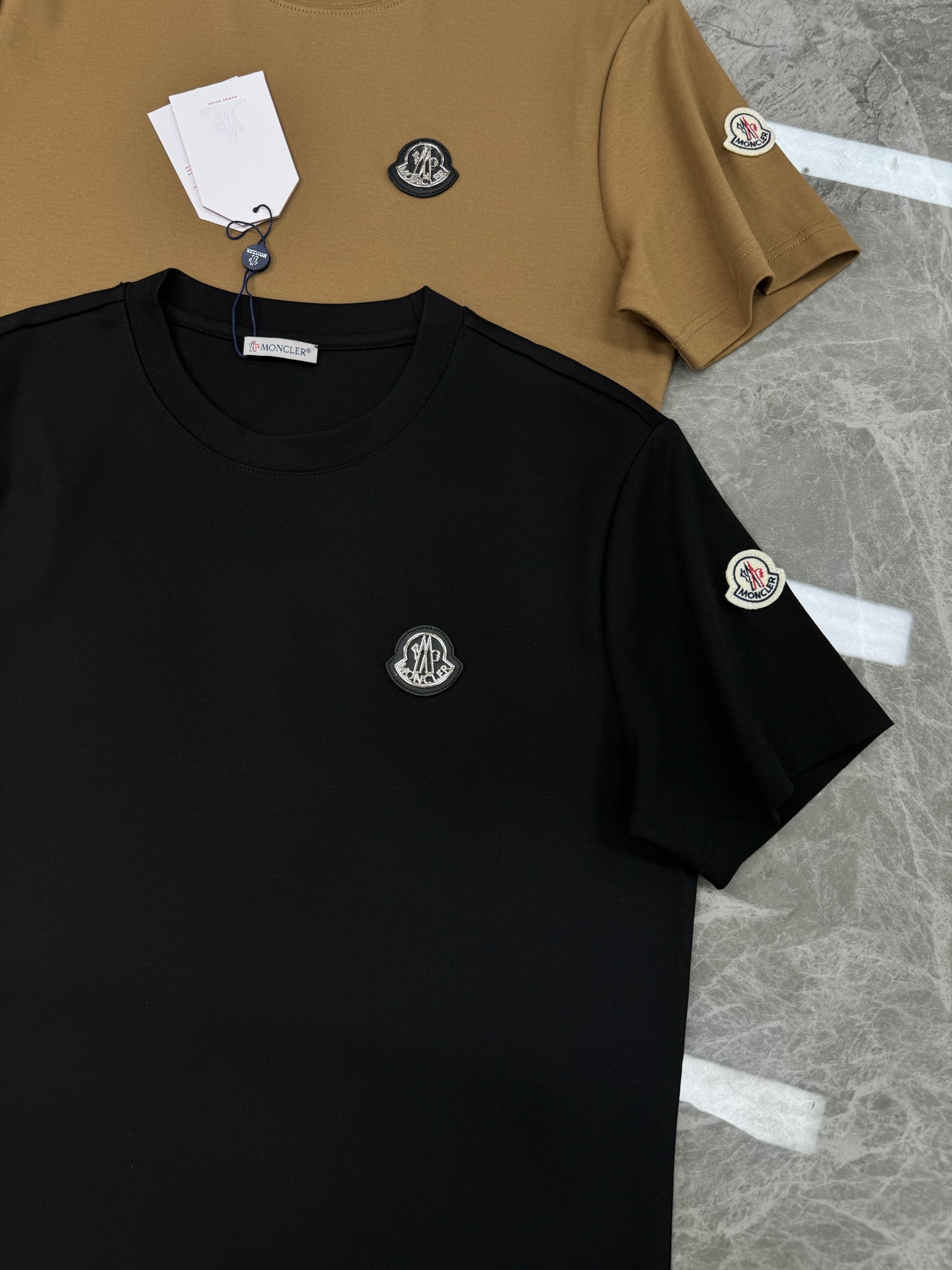 Moncle*蒙口25s新款莫代尔T恤.基础款推荐！胸口定制品牌图形logo皮牌.绣字经典小帽子绣花.质