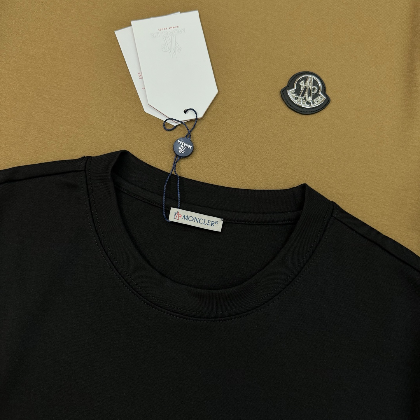 Moncle*蒙口25s新款莫代尔T恤.基础款推荐！胸口定制品牌图形logo皮牌.绣字经典小帽子绣花.质