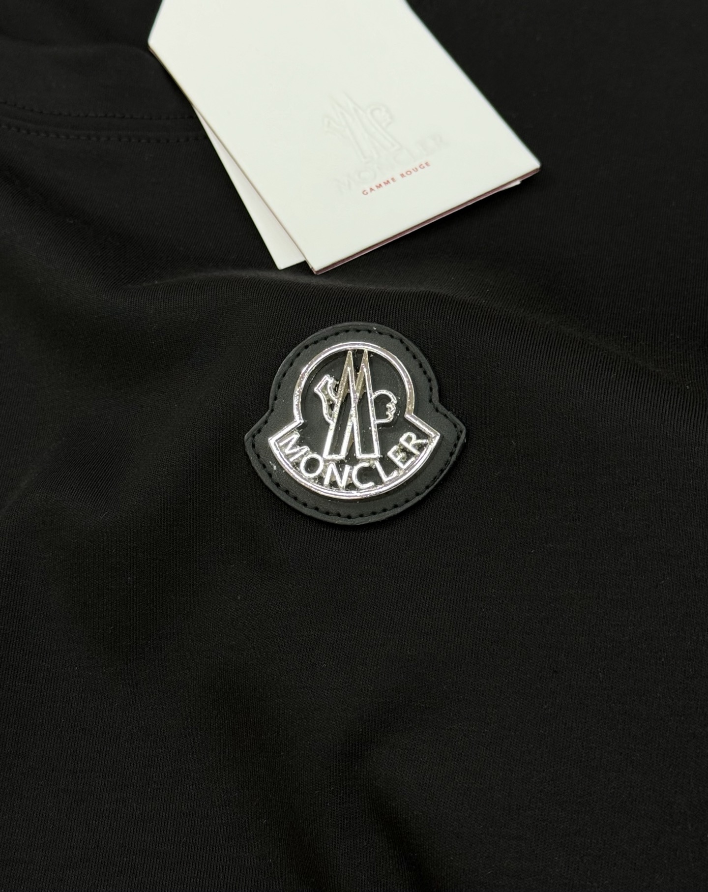 Moncle*蒙口25s新款莫代尔T恤.基础款推荐！胸口定制品牌图形logo皮牌.绣字经典小帽子绣花.质