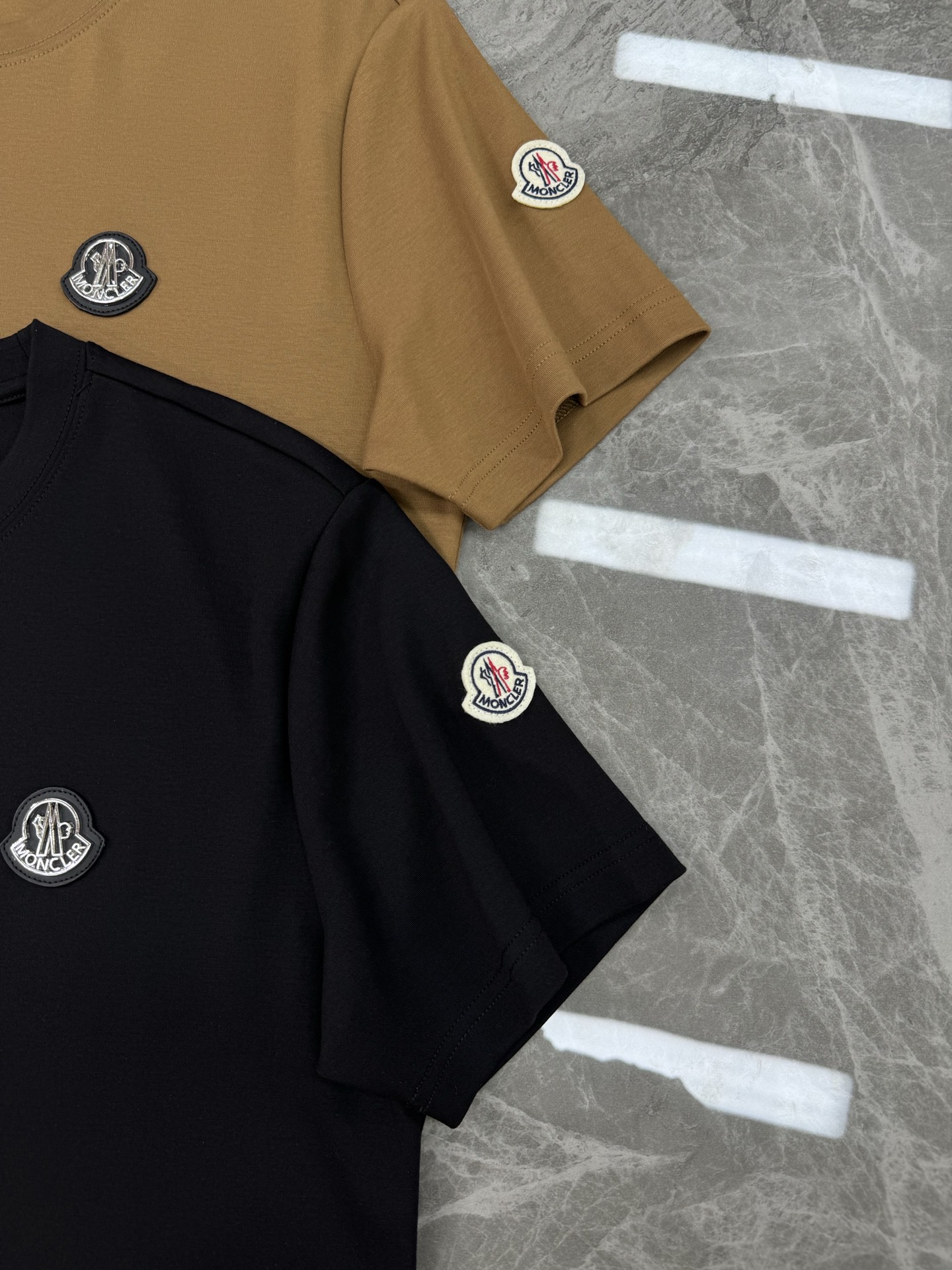 Moncle*蒙口25s新款莫代尔T恤.基础款推荐！胸口定制品牌图形logo皮牌.绣字经典小帽子绣花.质