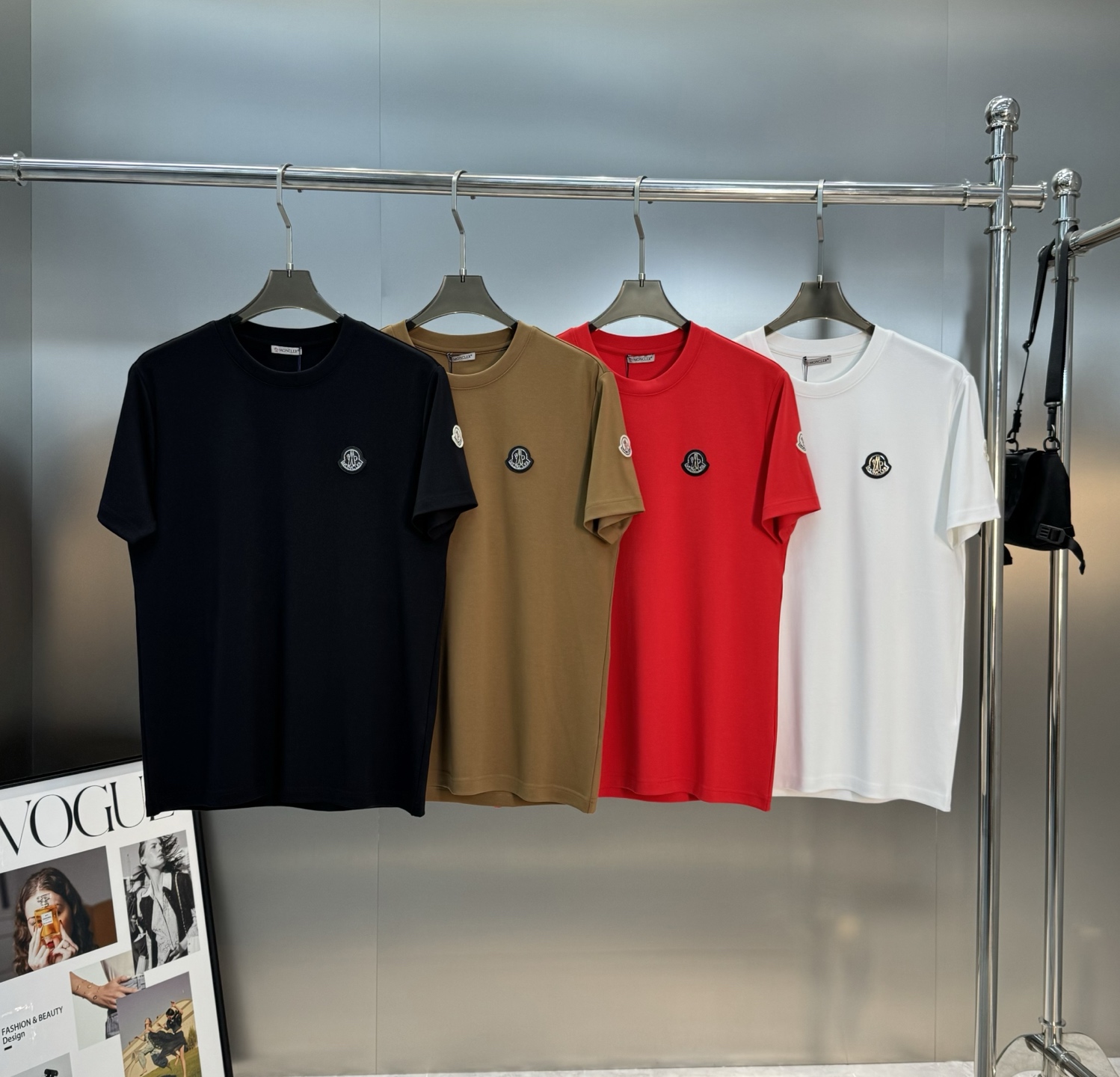 Moncle*蒙口25s新款莫代尔T恤.基础款推荐！胸口定制品牌图形logo皮牌.绣字经典小帽子绣花.质