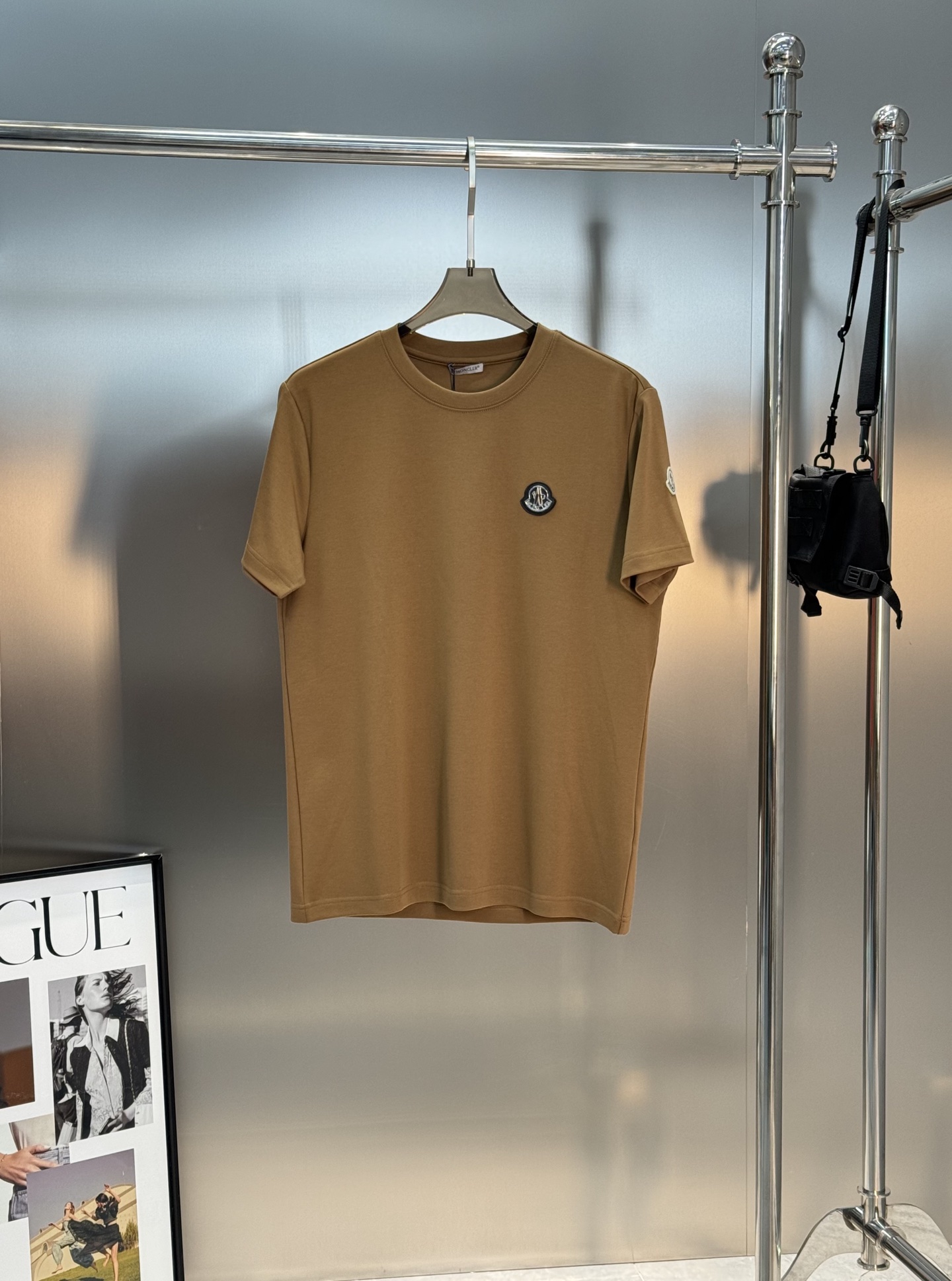 Moncle*蒙口25s新款莫代尔T恤.基础款推荐！胸口定制品牌图形logo皮牌.绣字经典小帽子绣花.质