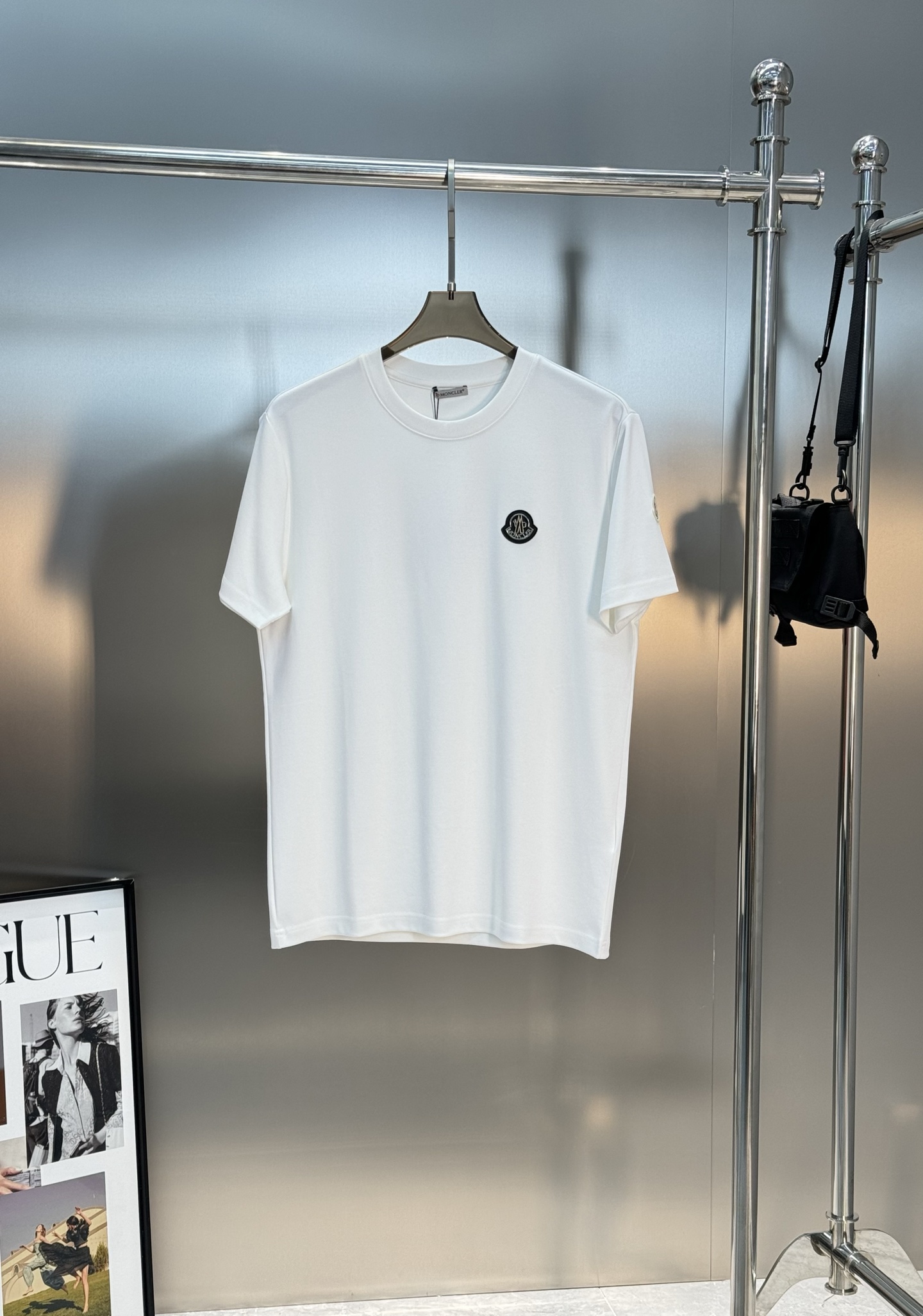 Moncle*蒙口25s新款莫代尔T恤.基础款推荐！胸口定制牌图形logo皮牌.绣字经典小帽子绣花.质感