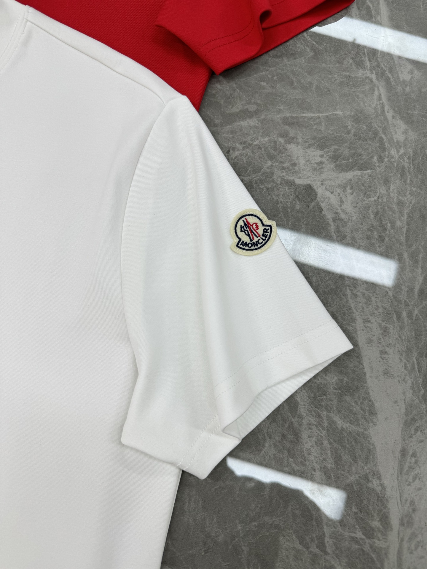 Moncle*蒙口25s新款莫代尔T恤.基础款推荐！胸口定制牌图形logo皮牌.绣字经典小帽子绣花.质感