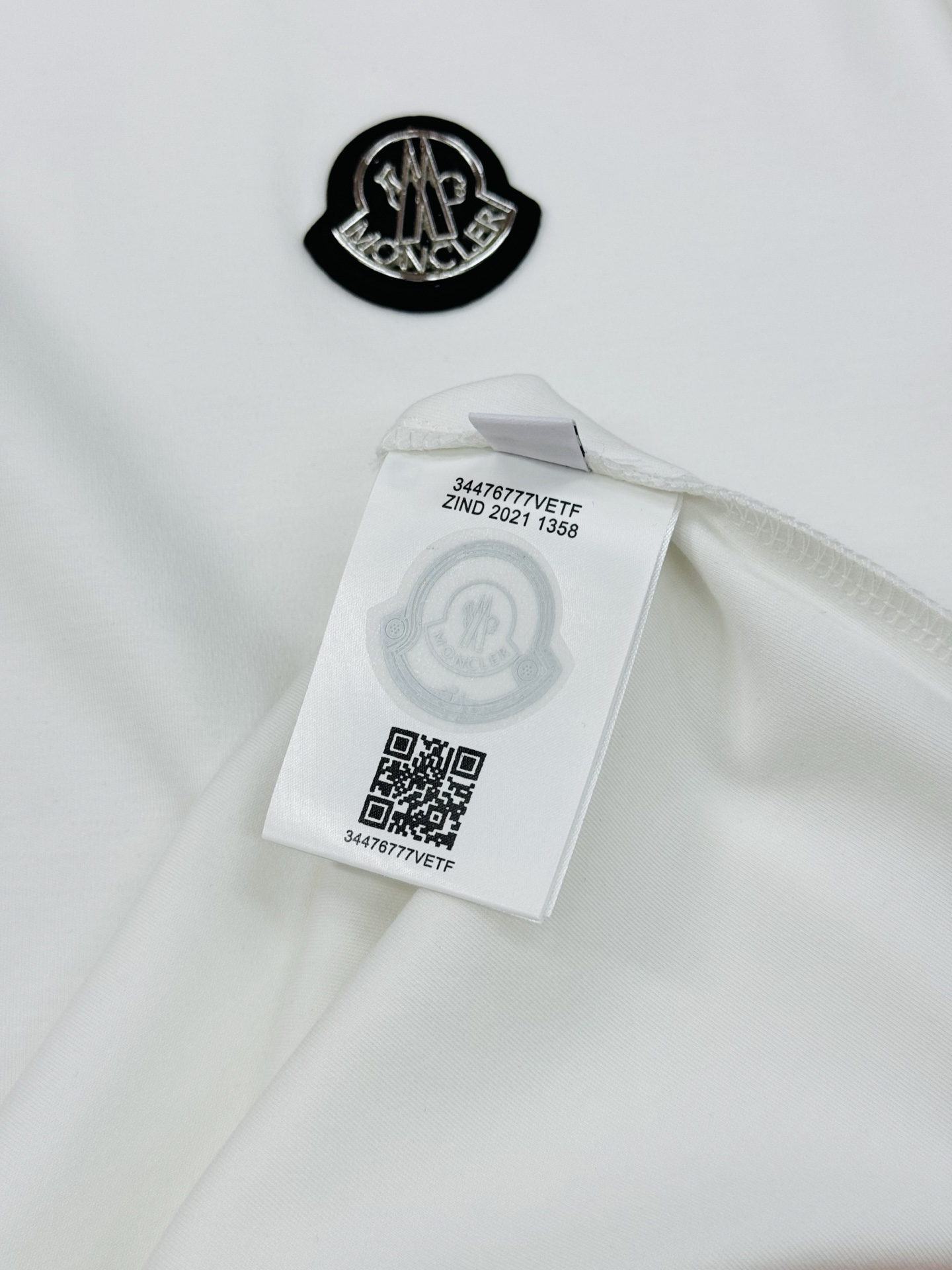 Moncle*蒙口25s新款莫代尔T恤.基础款推荐！胸口定制牌图形logo皮牌.绣字经典小帽子绣花.质感