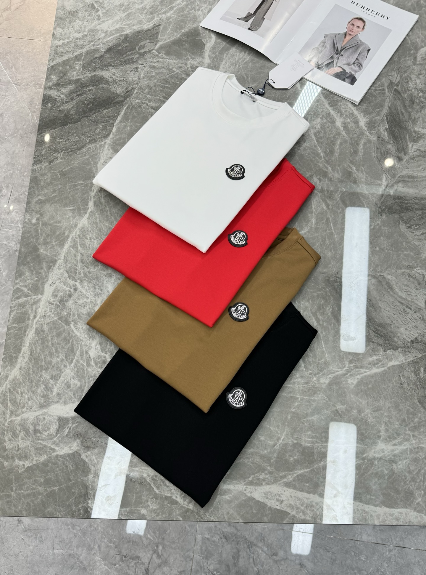 Moncle*蒙口25s新款莫代尔T恤.基础款推荐！胸口定制牌图形logo皮牌.绣字经典小帽子绣花.质感