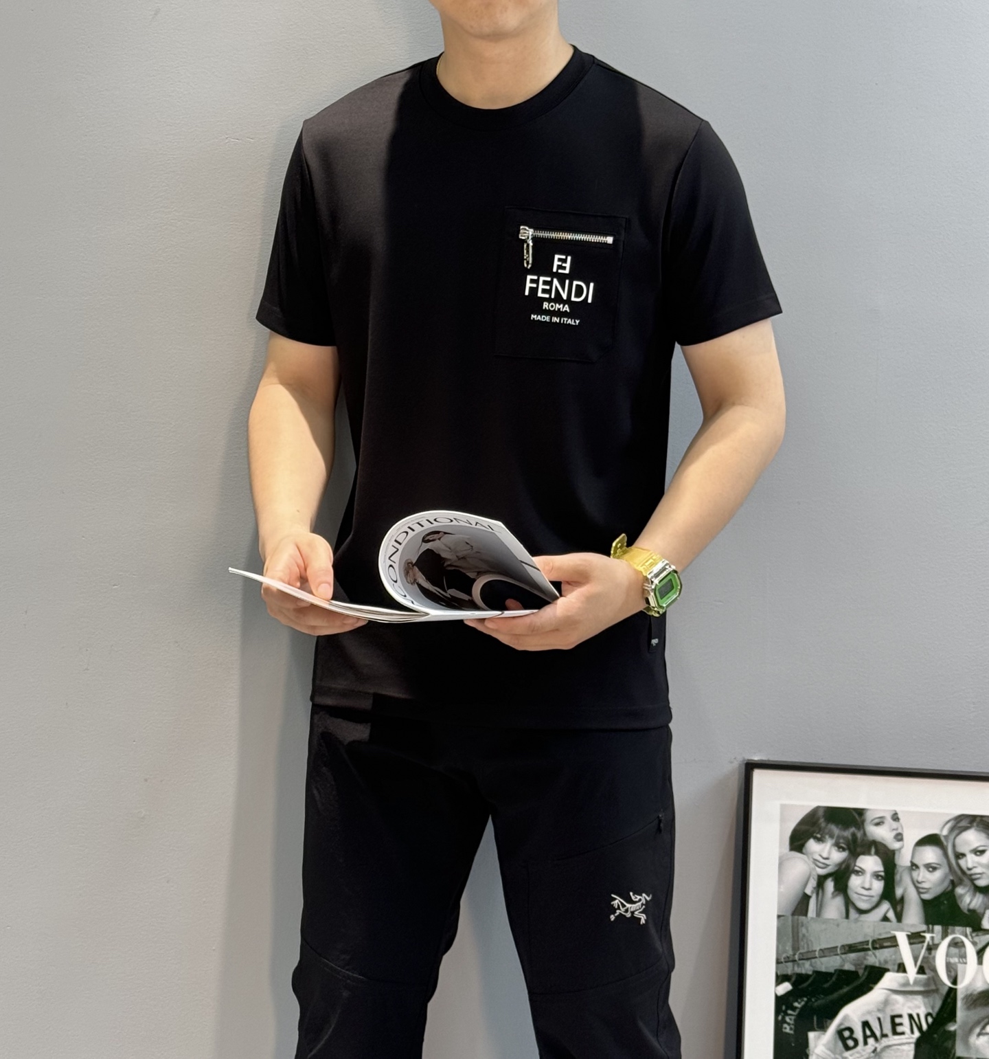 FENDI芬迪25s新品男士圆领短袖.莫代尔加厚款！搭载Fendi-LOGO.原版五金拉链口袋设计.下摆