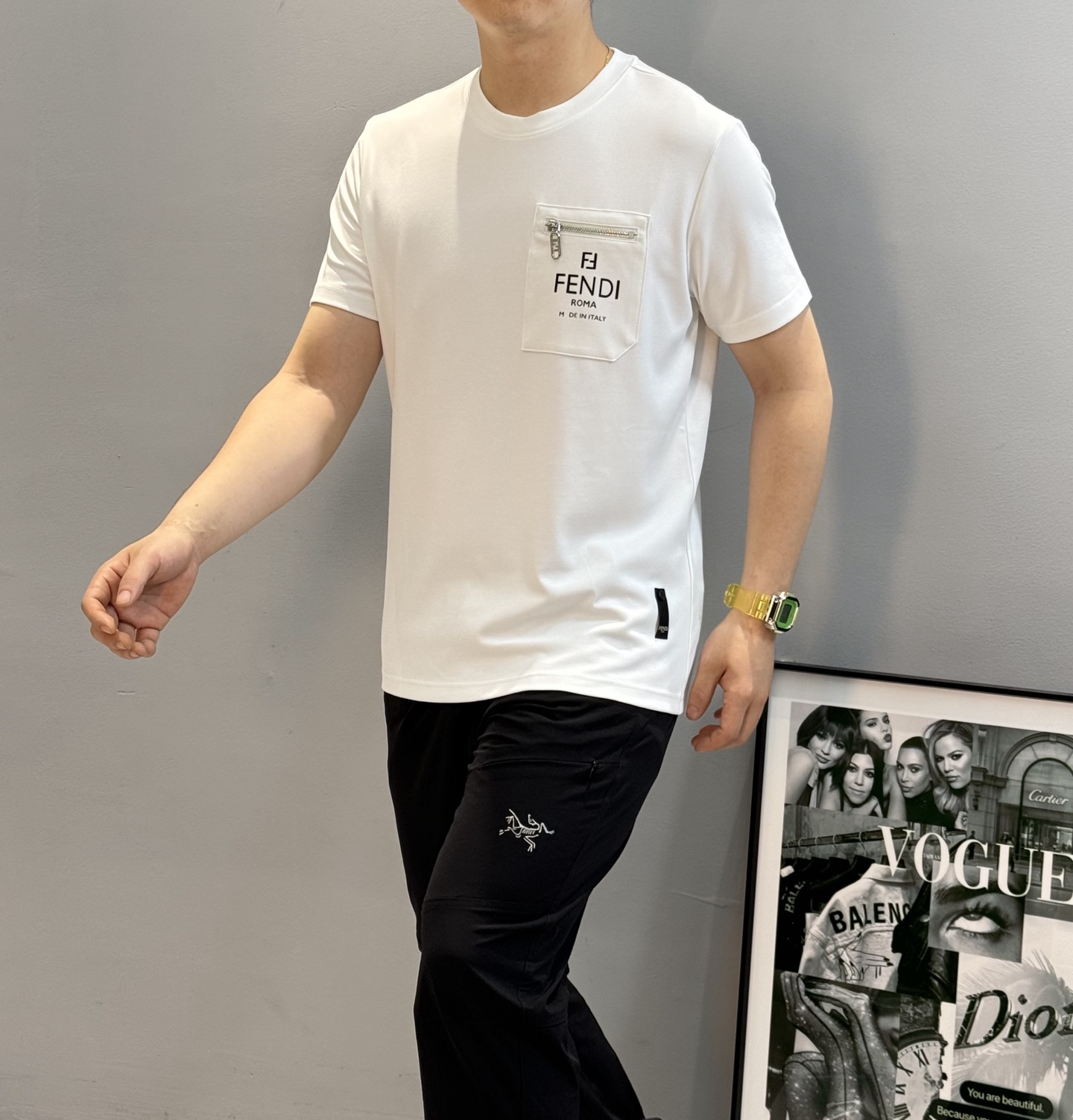FENDI芬迪25s新品男士圆领短袖.莫代尔加厚款！搭载Fendi-LOGO.原版五金拉链口袋设计.下摆