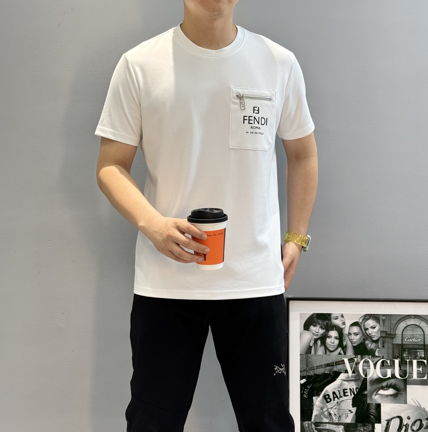 FENDI芬迪25s新品男士圆领短袖.莫代尔加厚款！搭载Fendi-LOGO.原版五金拉链口袋设计.下摆