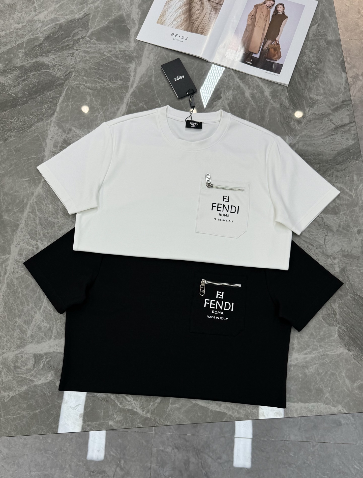 FENDI芬迪25s新品男士圆领短袖.莫代尔加厚款！搭载Fendi-LOGO.原版五金拉链口袋设计.下摆