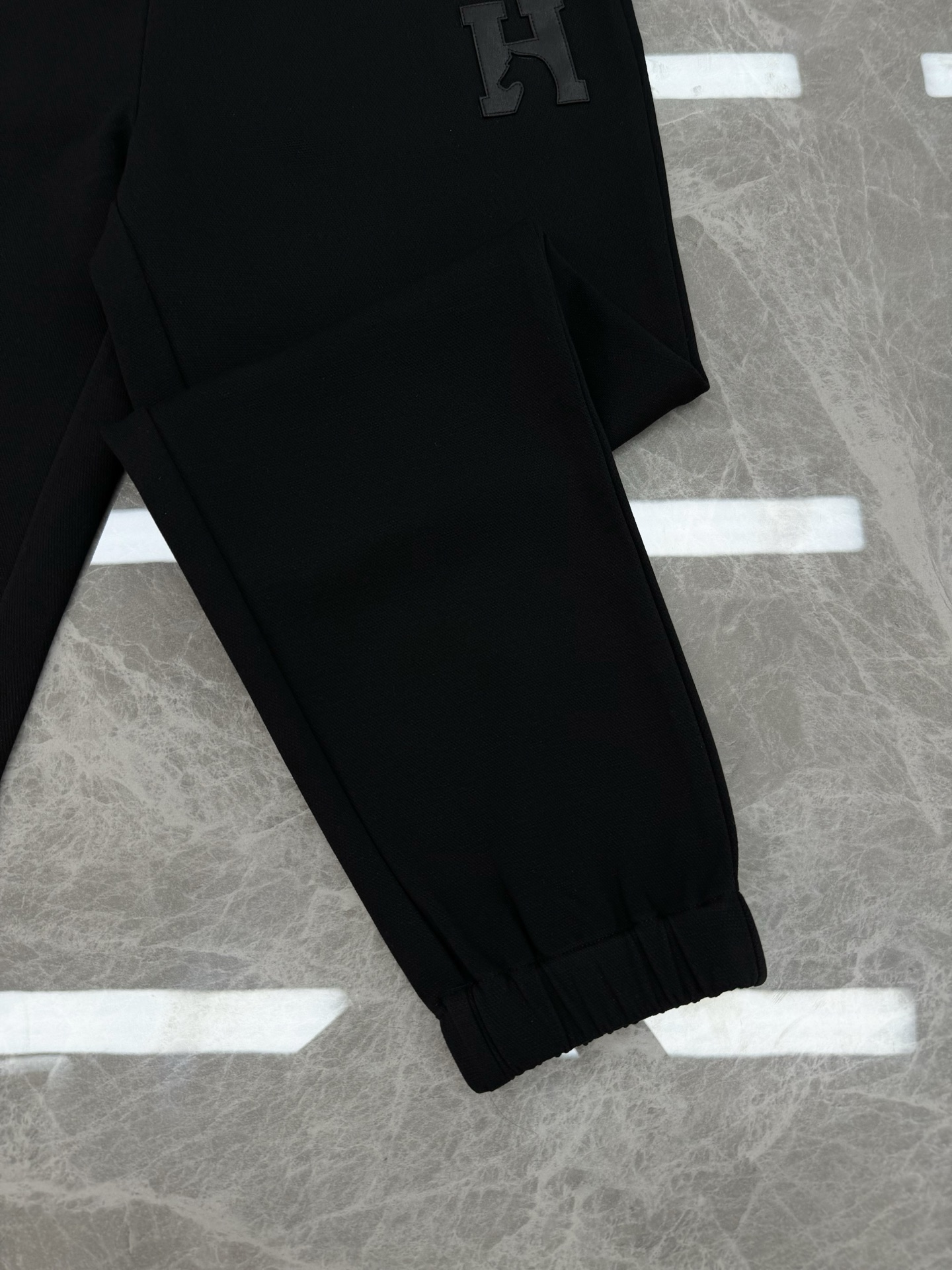 HERMES 25's New Casual Tencel Set: Unisex Sportswear with H Leather Logo 6 i1755845143816 335 0 6