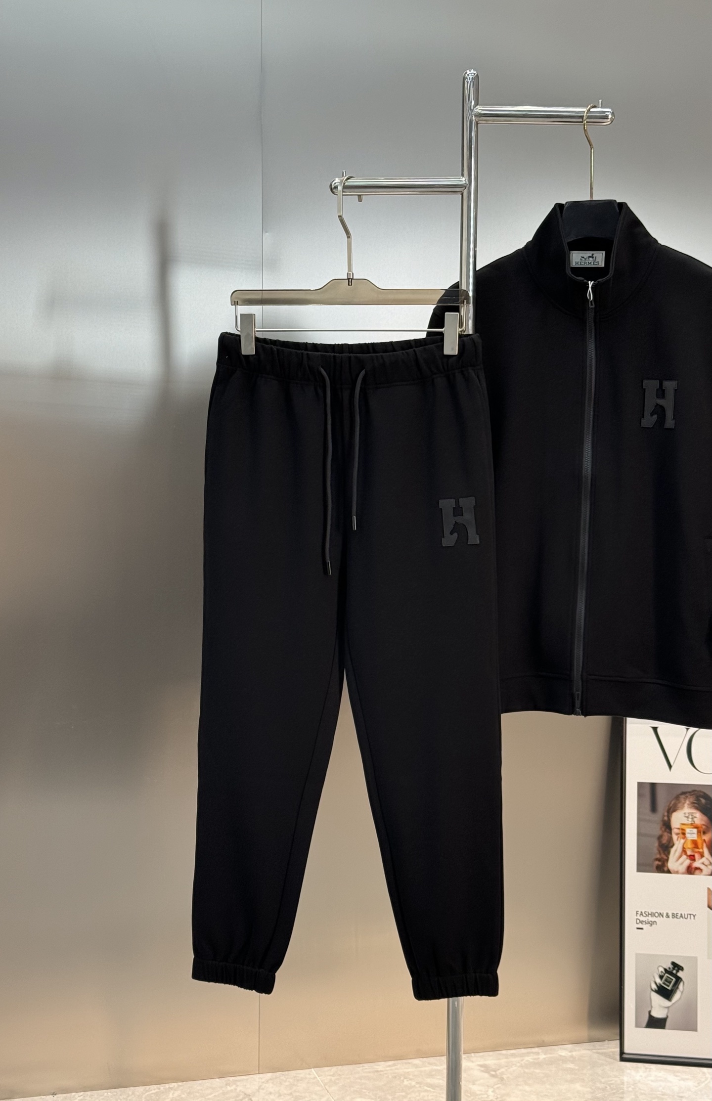 HERMES 25’s New Casual Tencel Set: Unisex Sportswear with H Leather Logo