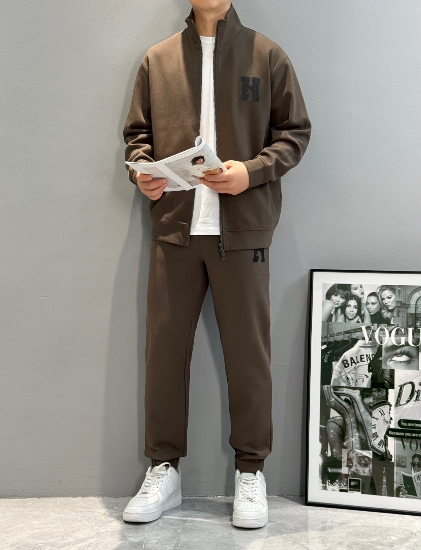 裤子、HERME*25s新款休闲天丝套装.采用本季度最新H皮标图案，属于男女通穿的基础款运动套装.拉锁外