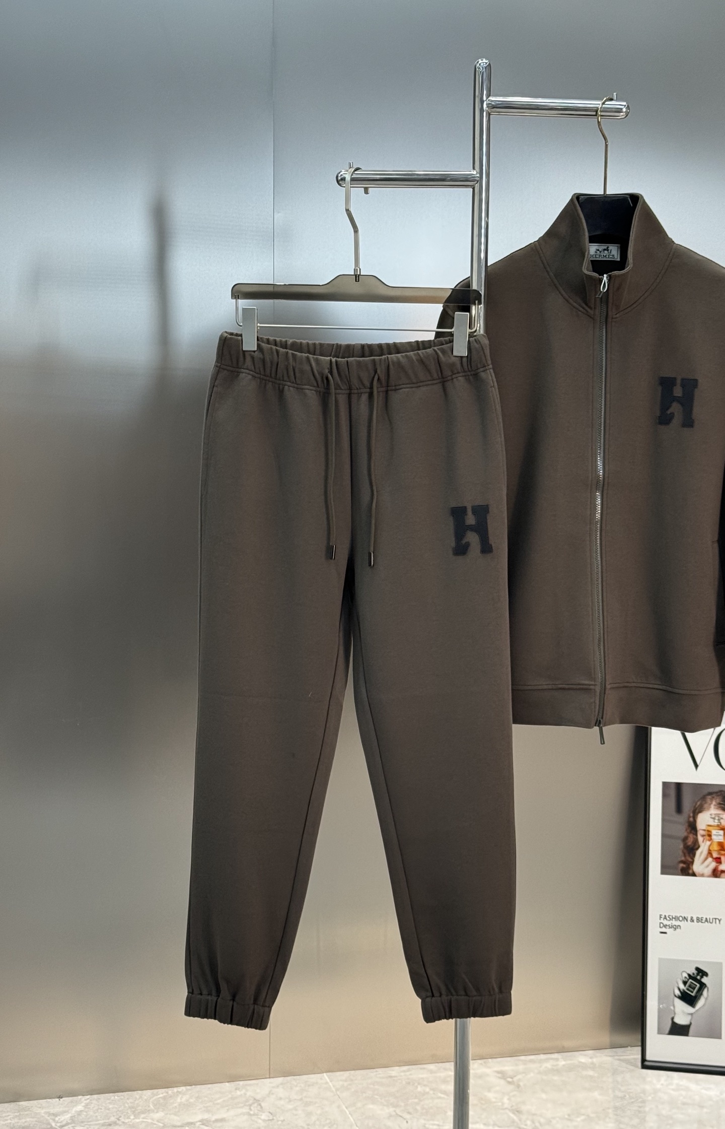 HERMES 25s Casual Tencel Set: Unisex Sportswear with H Leather Logo