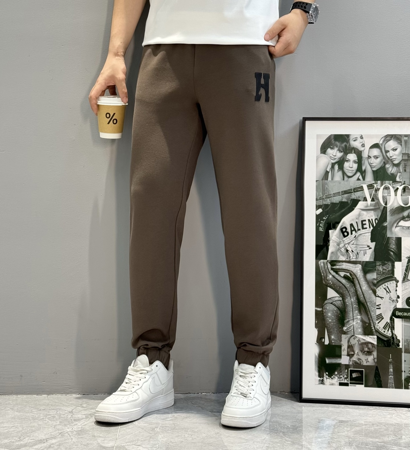 裤子、HERME*25s新款休闲天丝套装.采用本季度最新H皮标图案，属于男女通穿的基础款运动套装.拉锁外