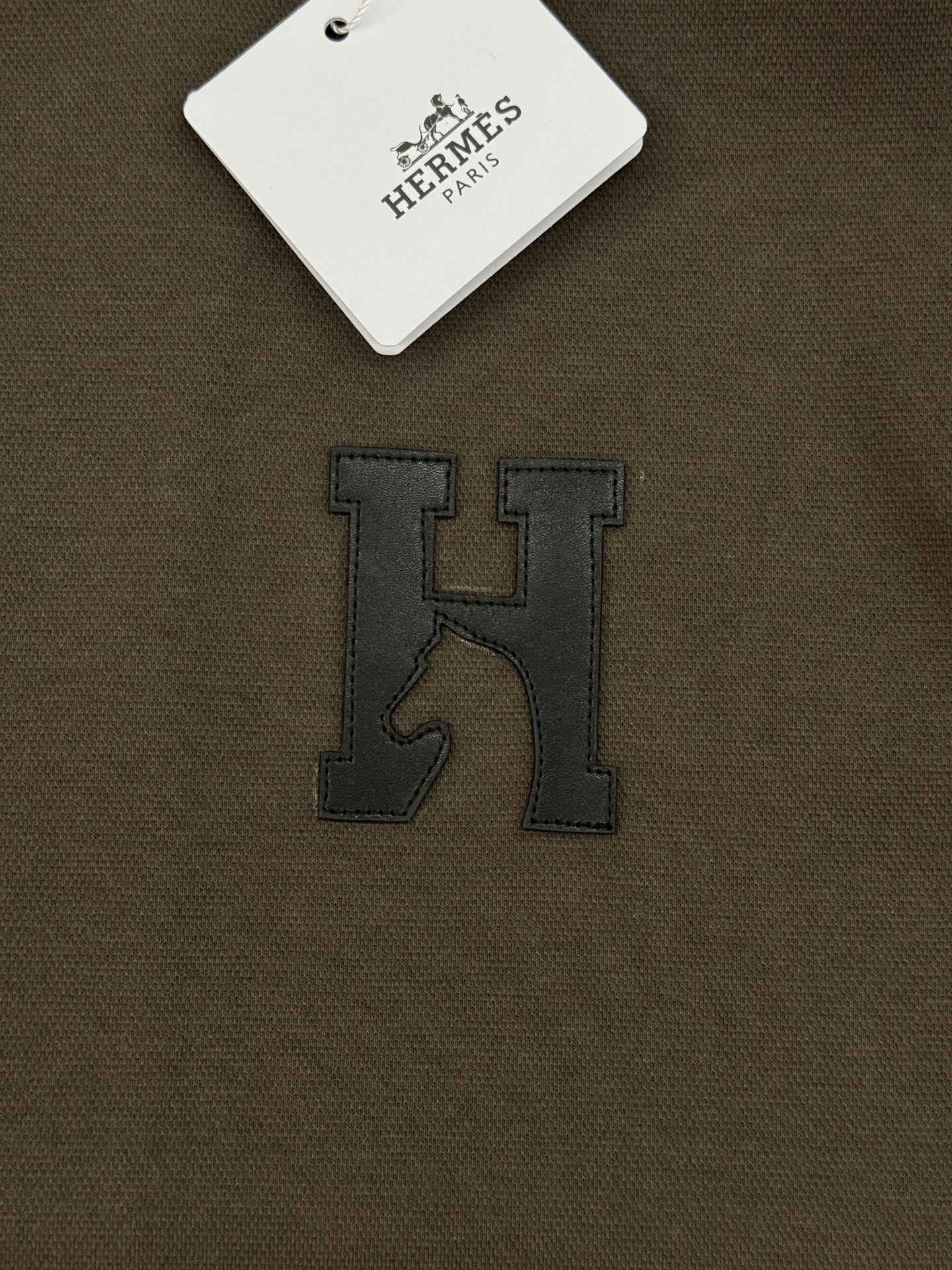 HERMES 25s Casual Tencel Set: Unisex Sportswear with H Leather Logo 7 i1755845219841 2201 0 6