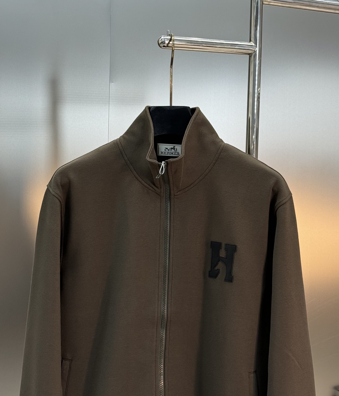 HERMES 25s Casual Tencel Set: Unisex Sportswear with H Leather Logo 4 i1755845219884 8140 0 3