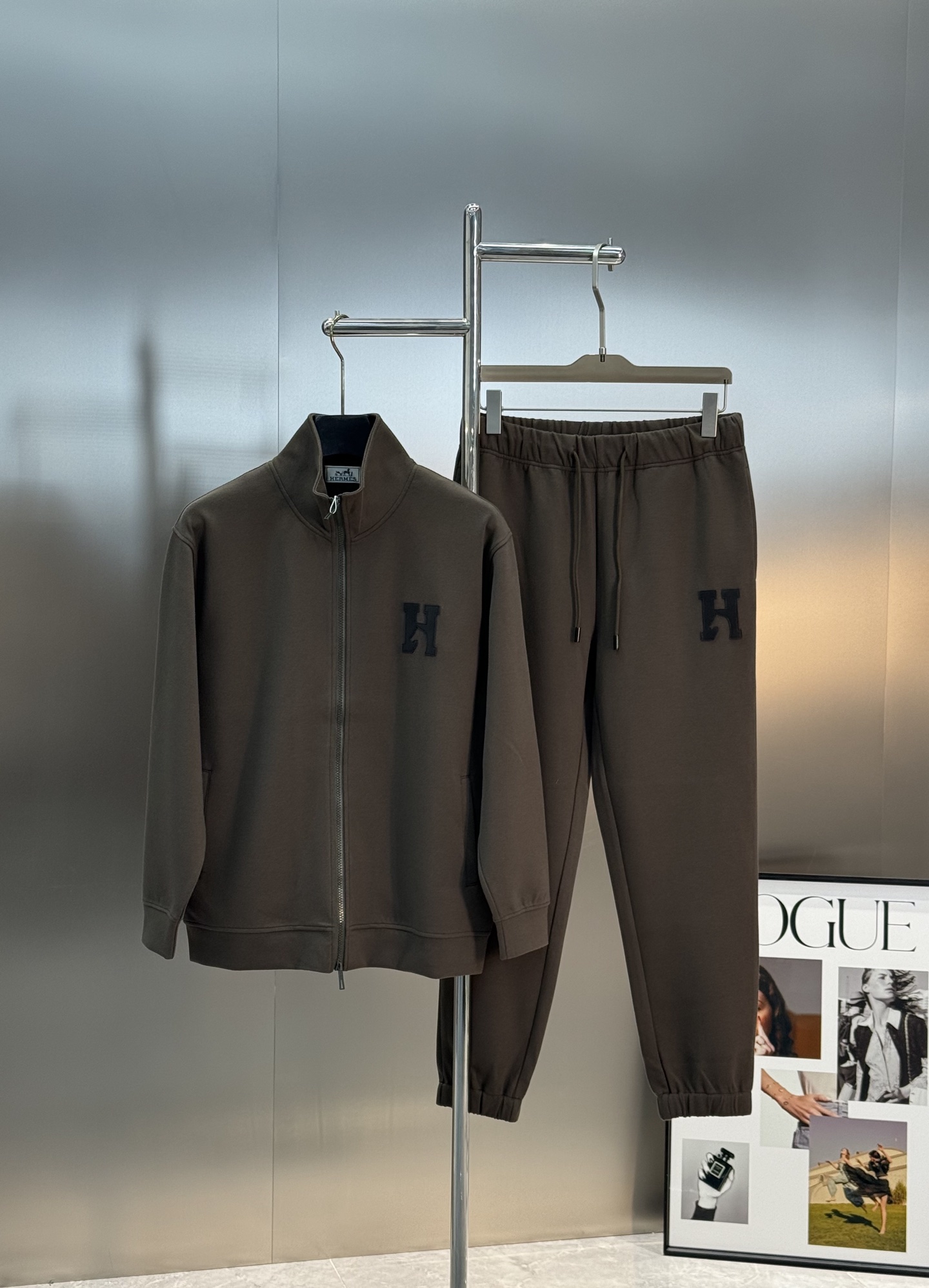 HERMES 25s Casual Tencel Set: Unisex Sportswear with H Leather Logo