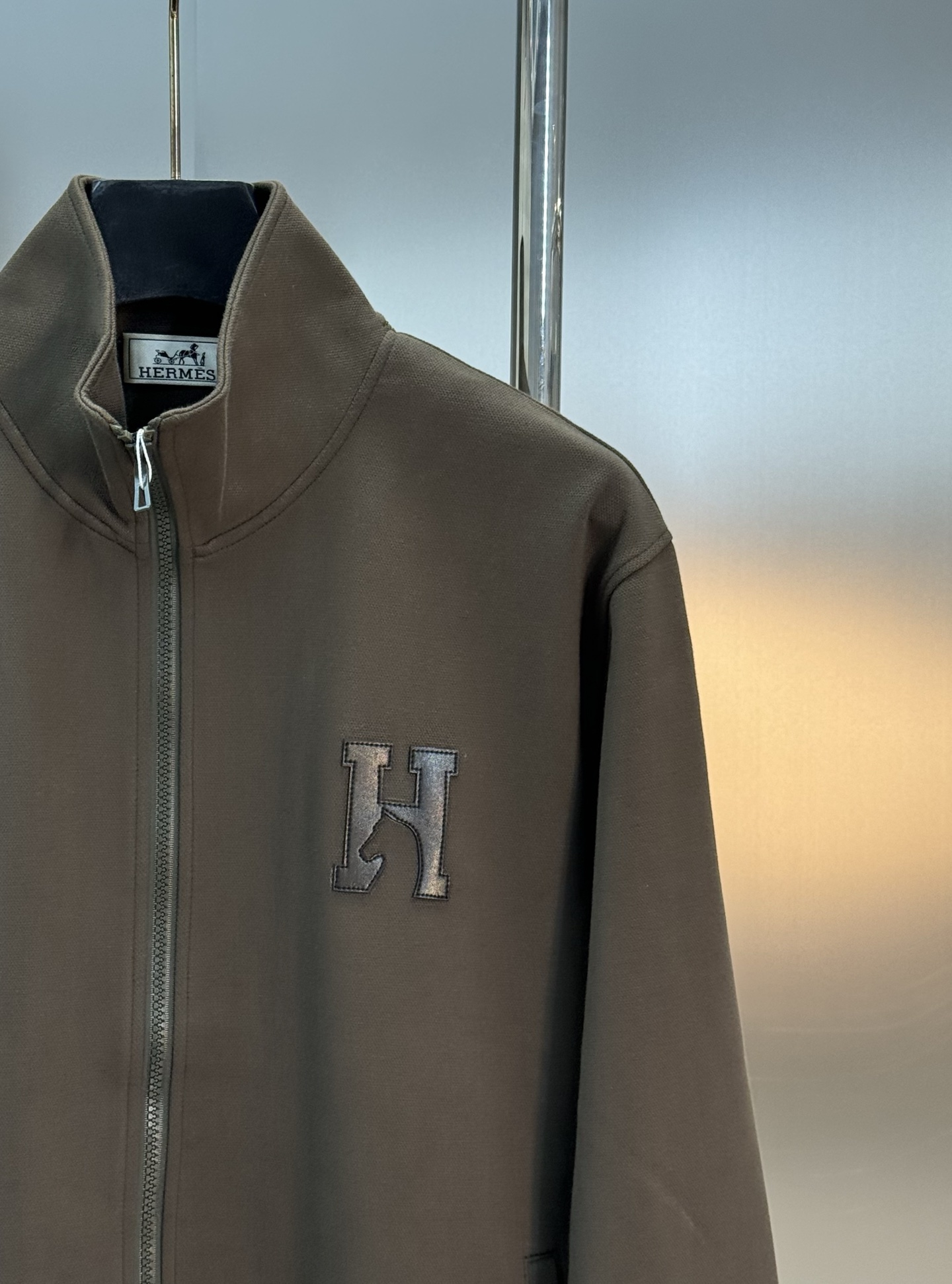 HERMES 25s Casual Tencel Set: Unisex Sportswear with H Leather Logo 5 i1755845226779 3201 0 4