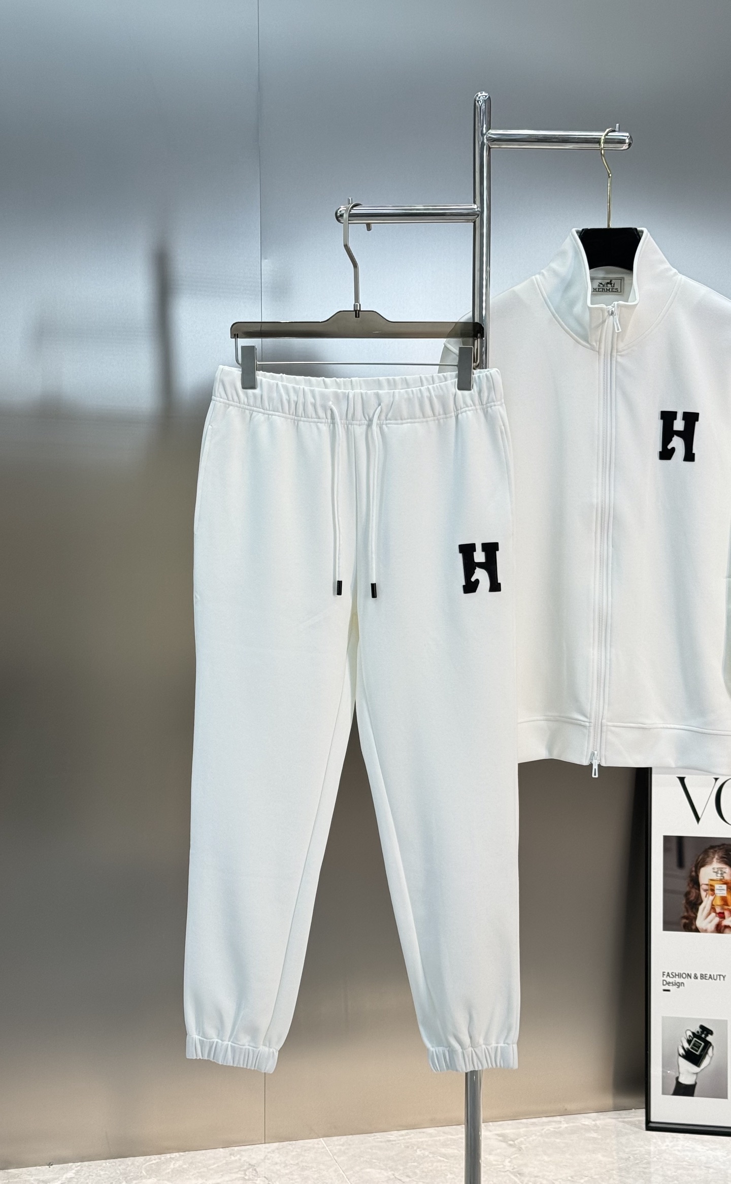 HERMES 25S New Casual Tencel Suit: Unisex Sportswear with H Leather Logo