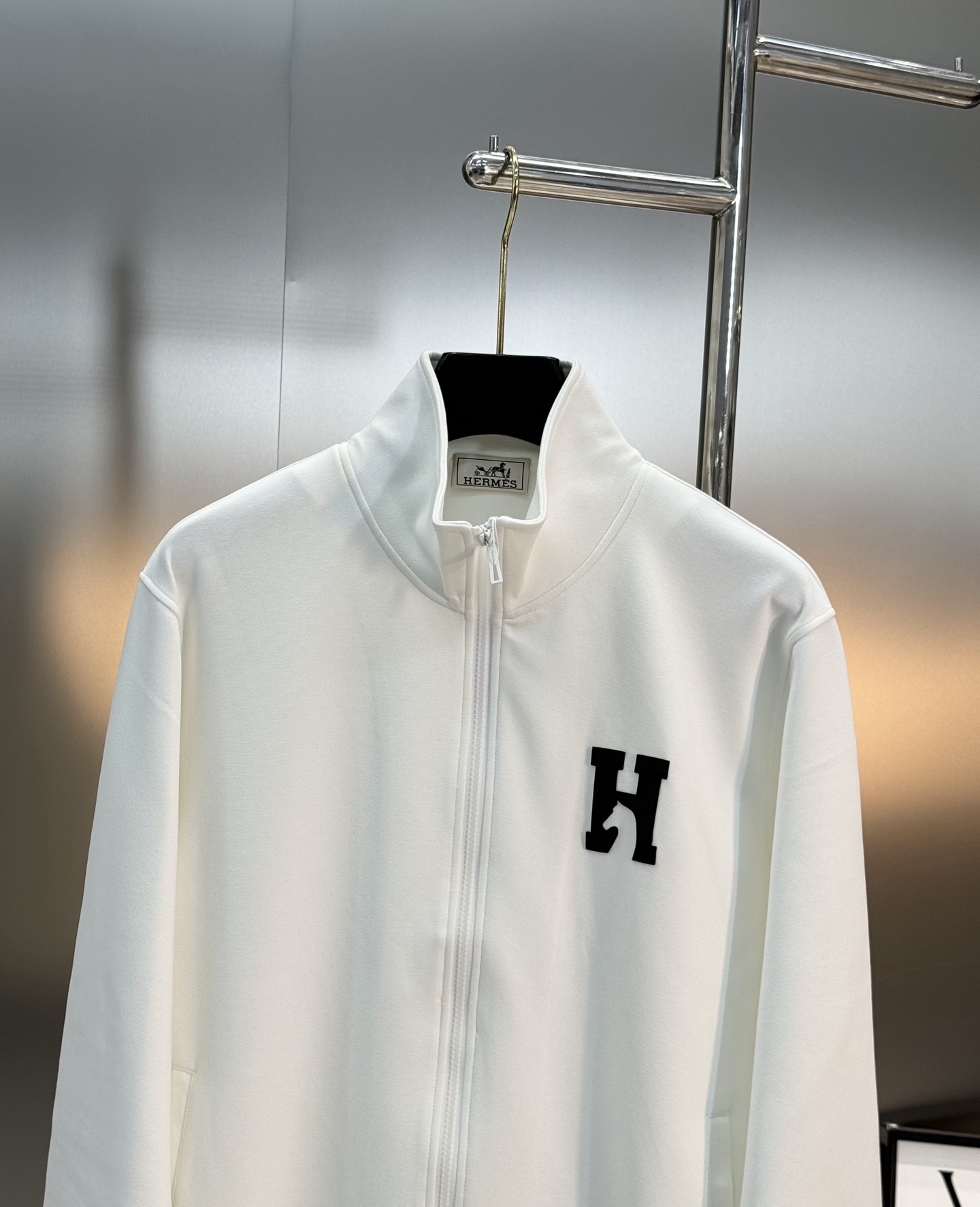 HERMES 25s Casual Tencel Set: Unisex Sportswear with Leather H Logo 4 i1755845266525 1886 0 3