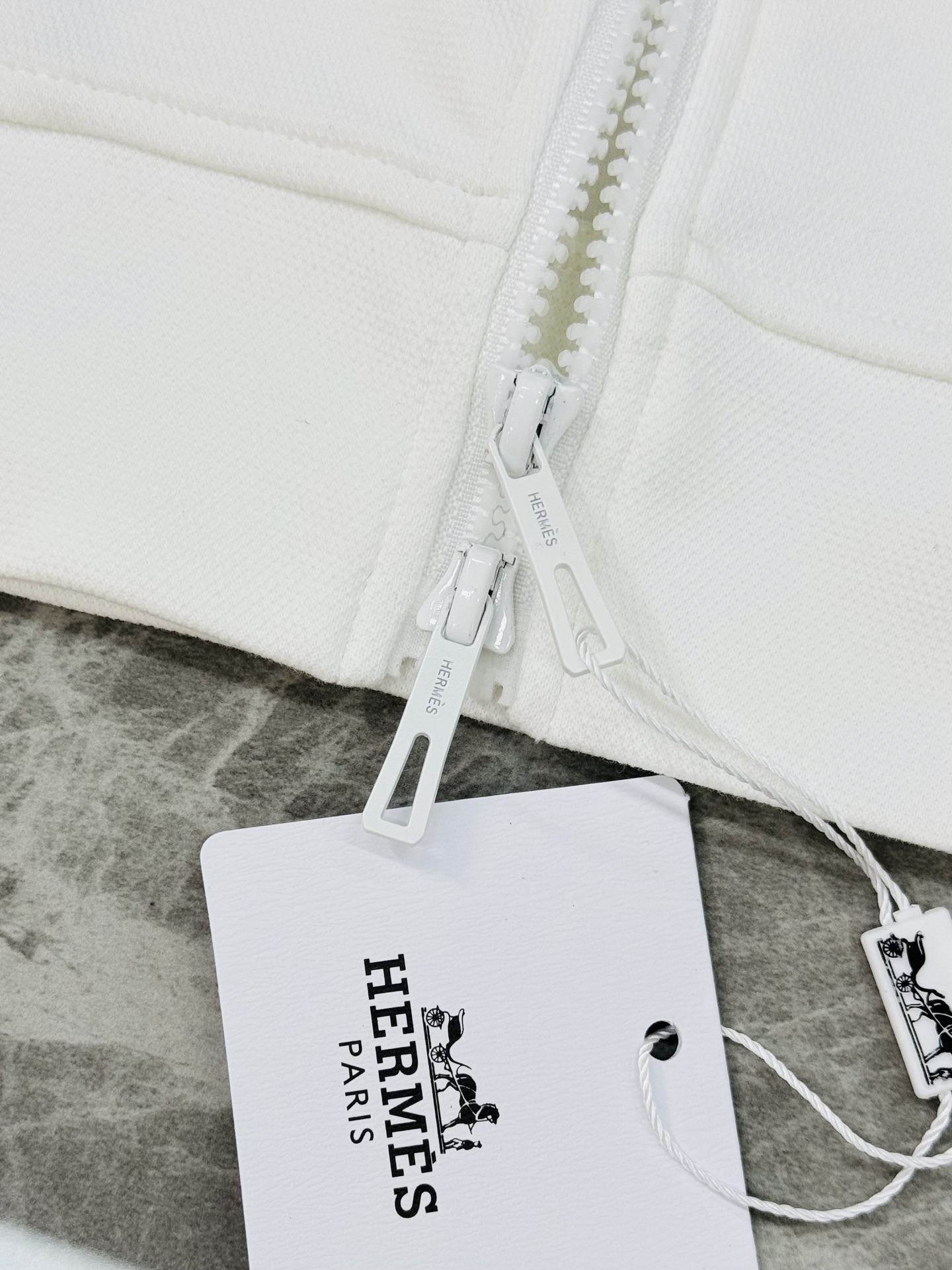 HERMES 25s Casual Tencel Set: Unisex Sportswear with Leather H Logo 8 i1755845272827 3 0 7