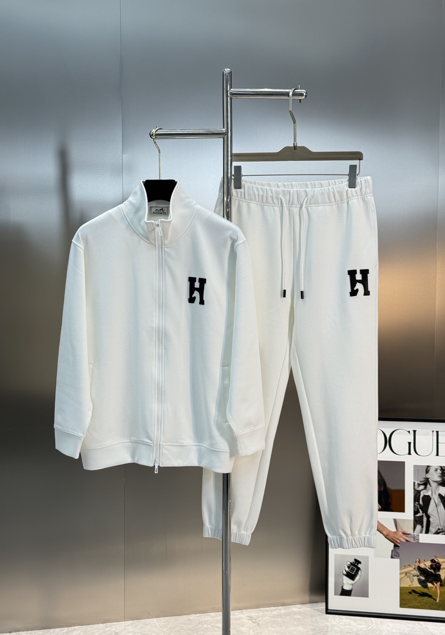 HERMES 25s Casual Tencel Set: Unisex Sportswear with Leather H Logo