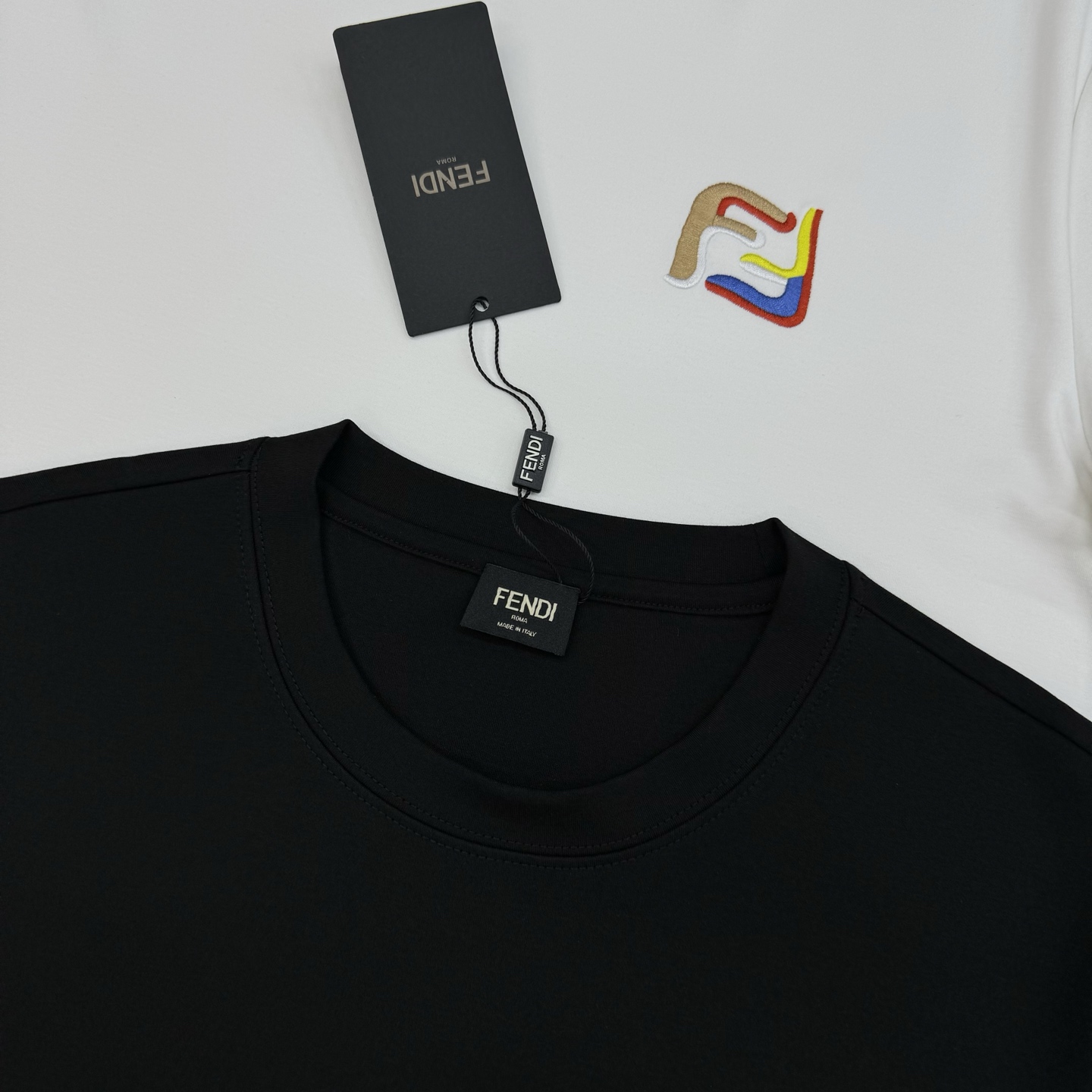 FENDI芬迪25s新品莫代尔T恤.藏不住的帅气刺绣款短袖.胸口经典FF品牌字母标识.多色彩色搭配重工绣