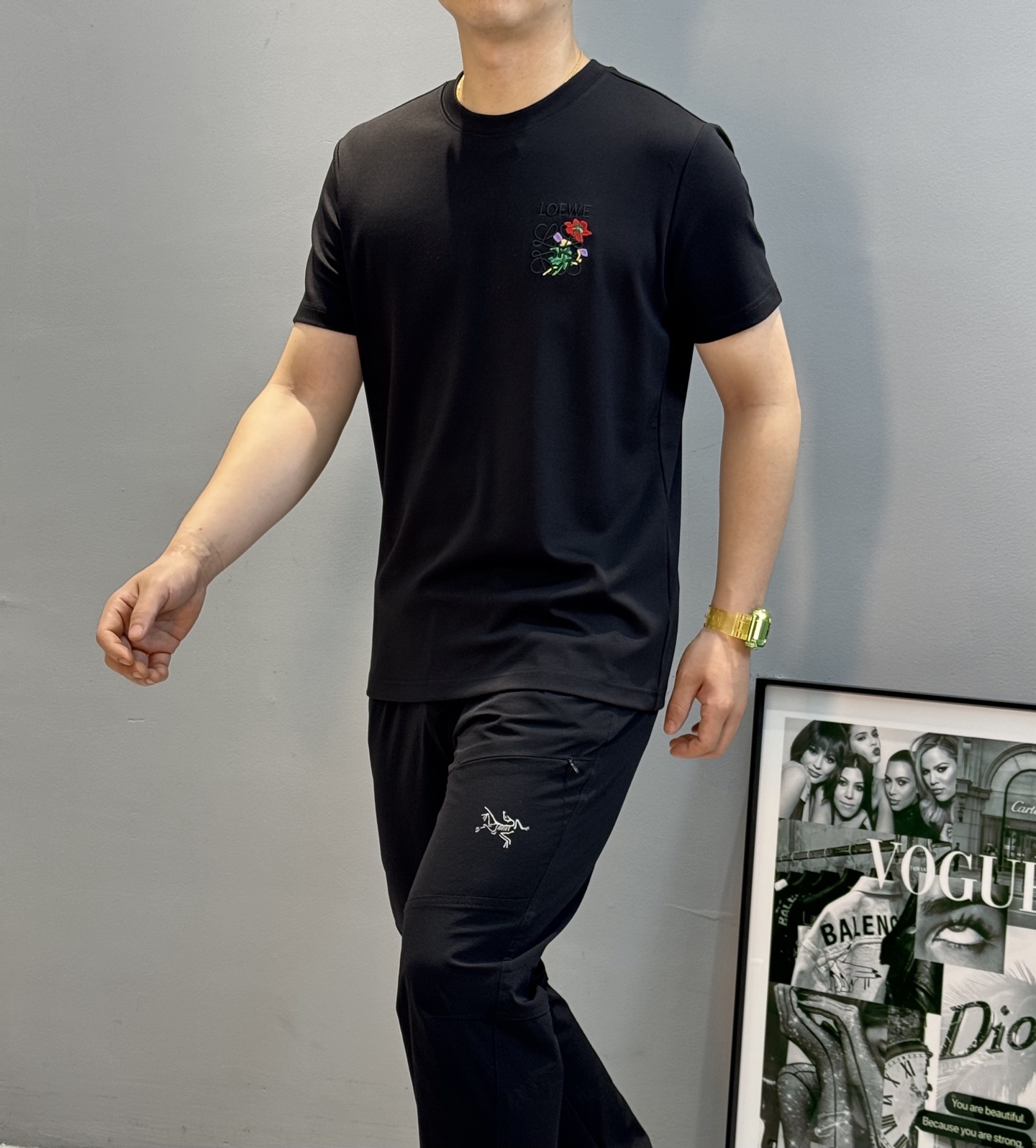 LOEW*E罗意威25s新品莫代尔T恤.原单推荐！新色系.新款绣花品牌图形.简单高级.辨识度颇具鲜明.即