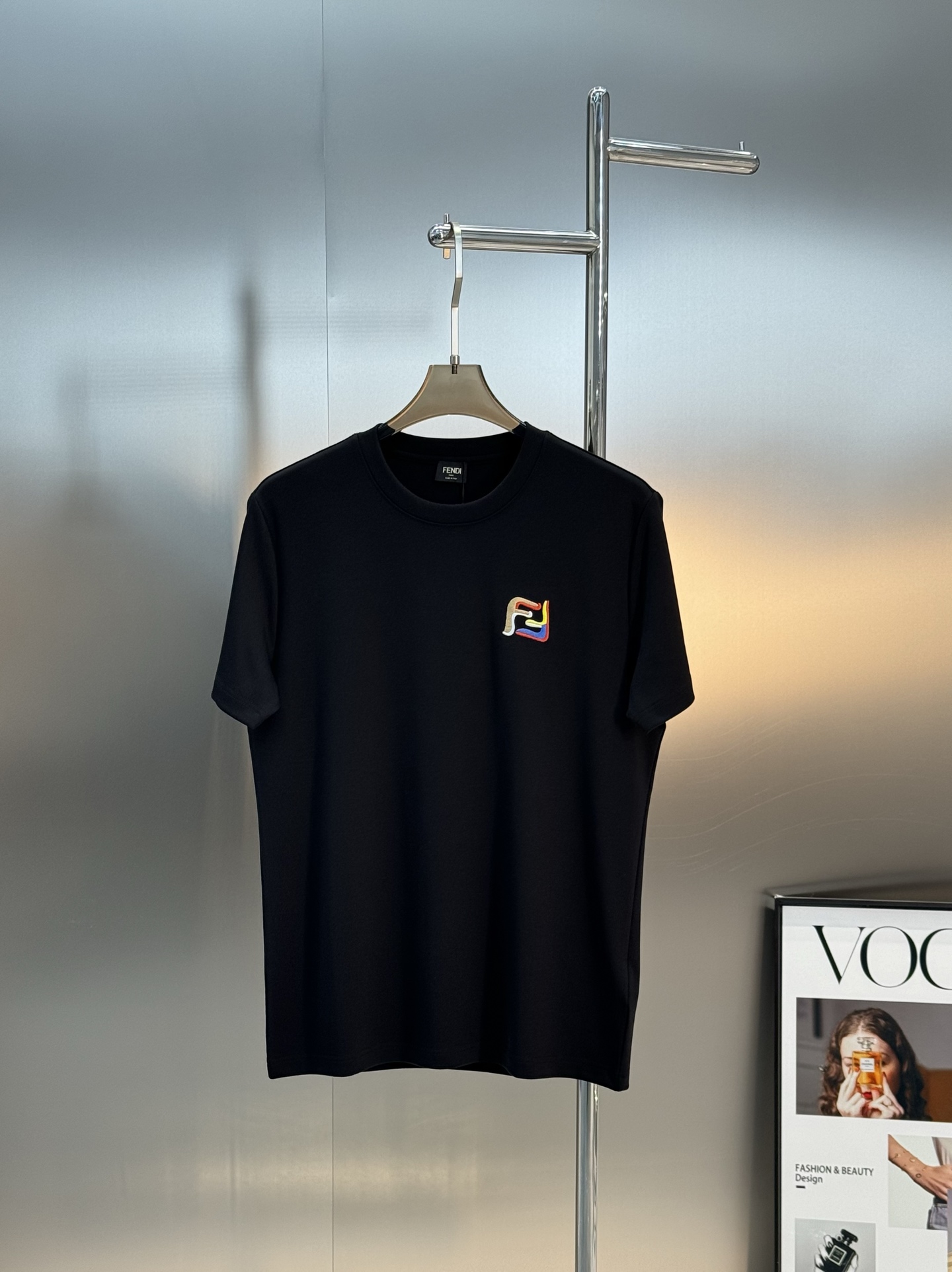 FENDI芬迪25s新品莫代尔T恤.藏不住的帅气刺绣款短袖.胸口经典FF品牌字母标识.多色彩色搭配重工绣