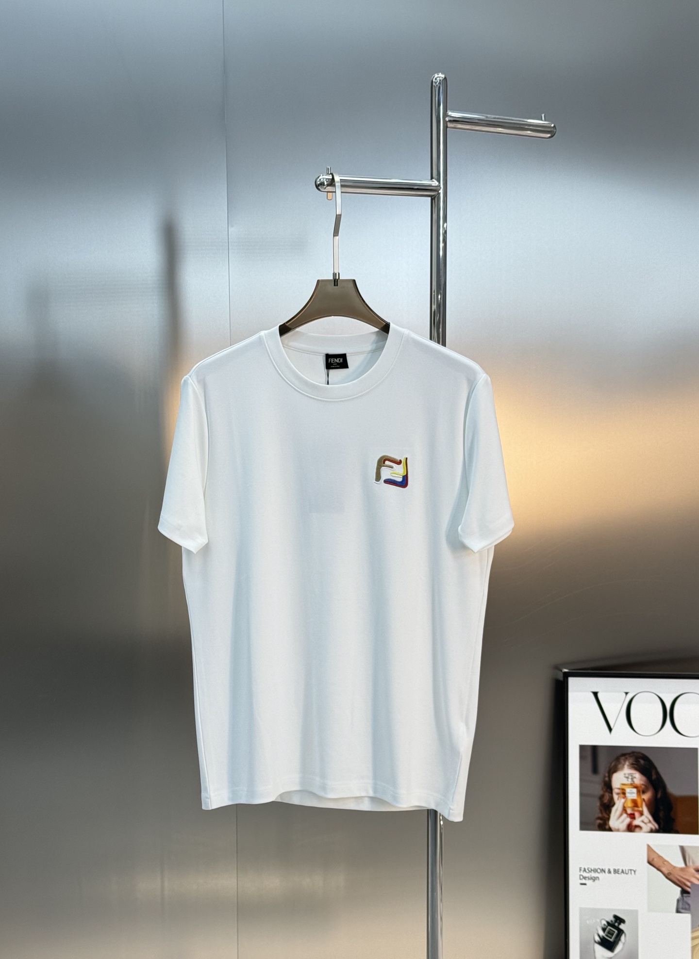 FENDI芬迪25s新品莫代尔T恤.藏不住的帅气刺绣款短袖.胸口经典FF品牌字母标识.多色彩色搭配重工绣