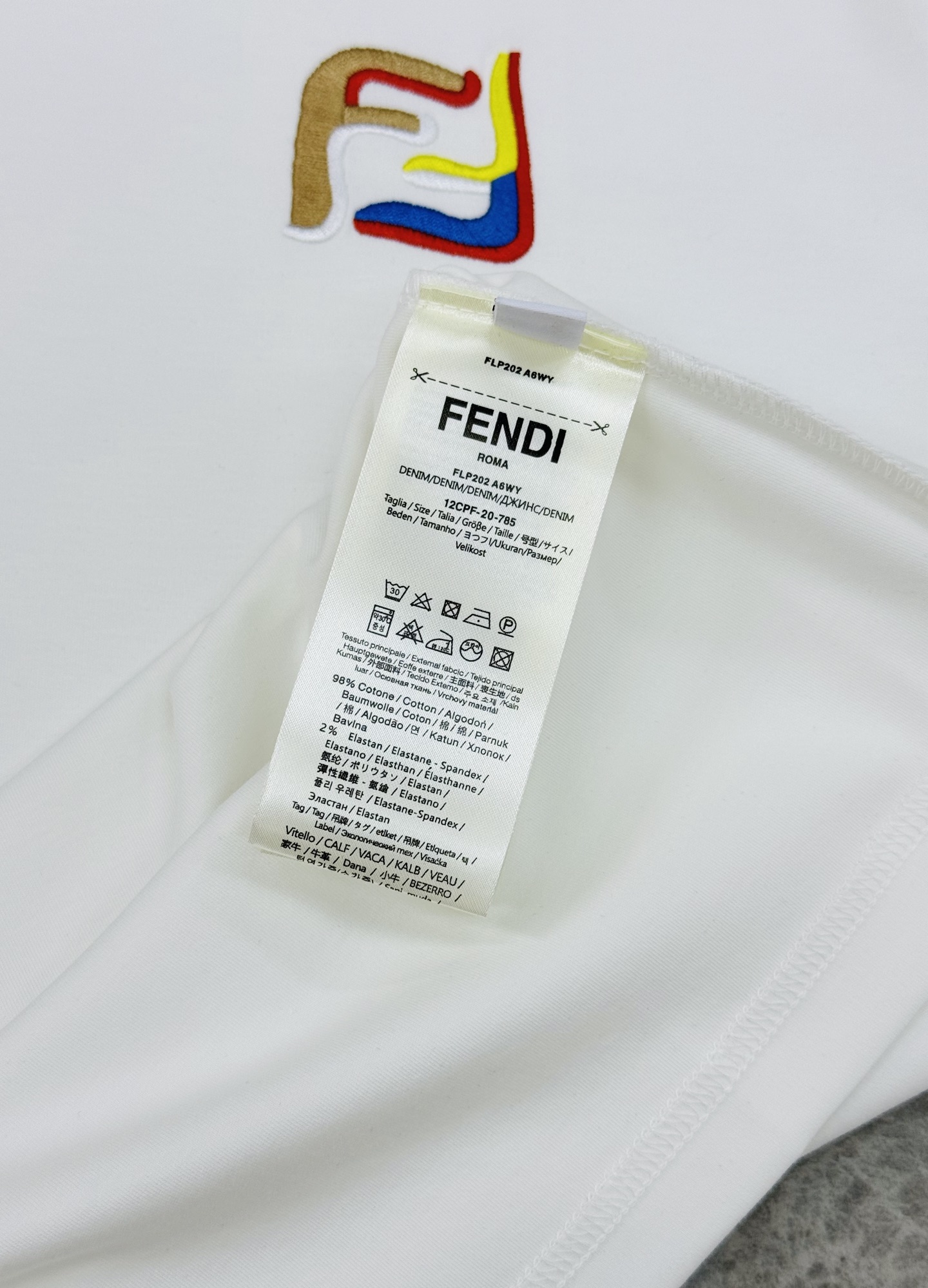 FENDI芬迪25s新品莫代尔T恤.藏不住的帅气刺绣款短袖.胸口经典FF品牌字母标识.多色彩色搭配重工绣