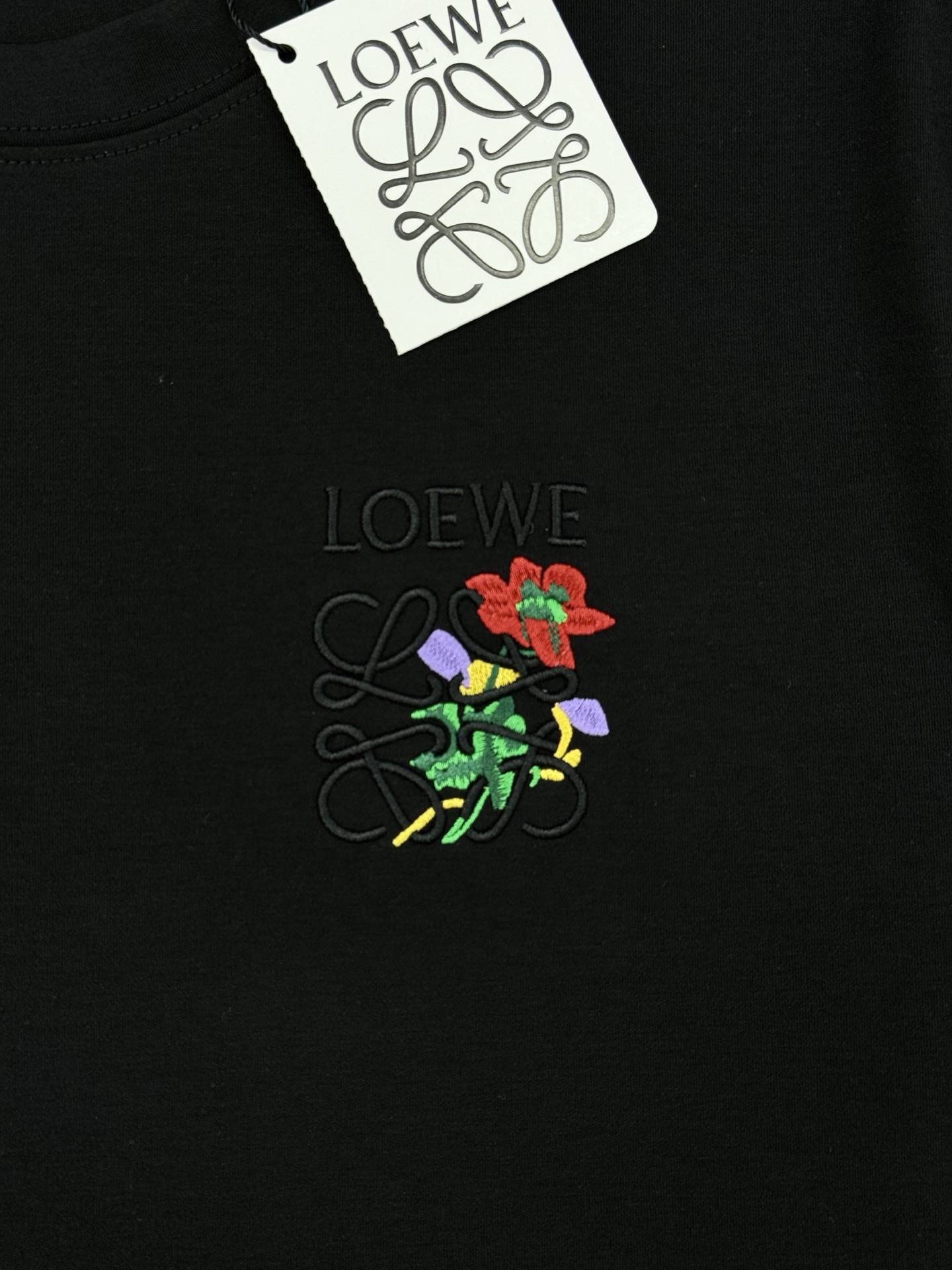 LOEW*E罗意威25s新品莫代尔T恤.原单推荐！新色系.新款绣花品牌图形.简单高级.辨识度颇具鲜明.即