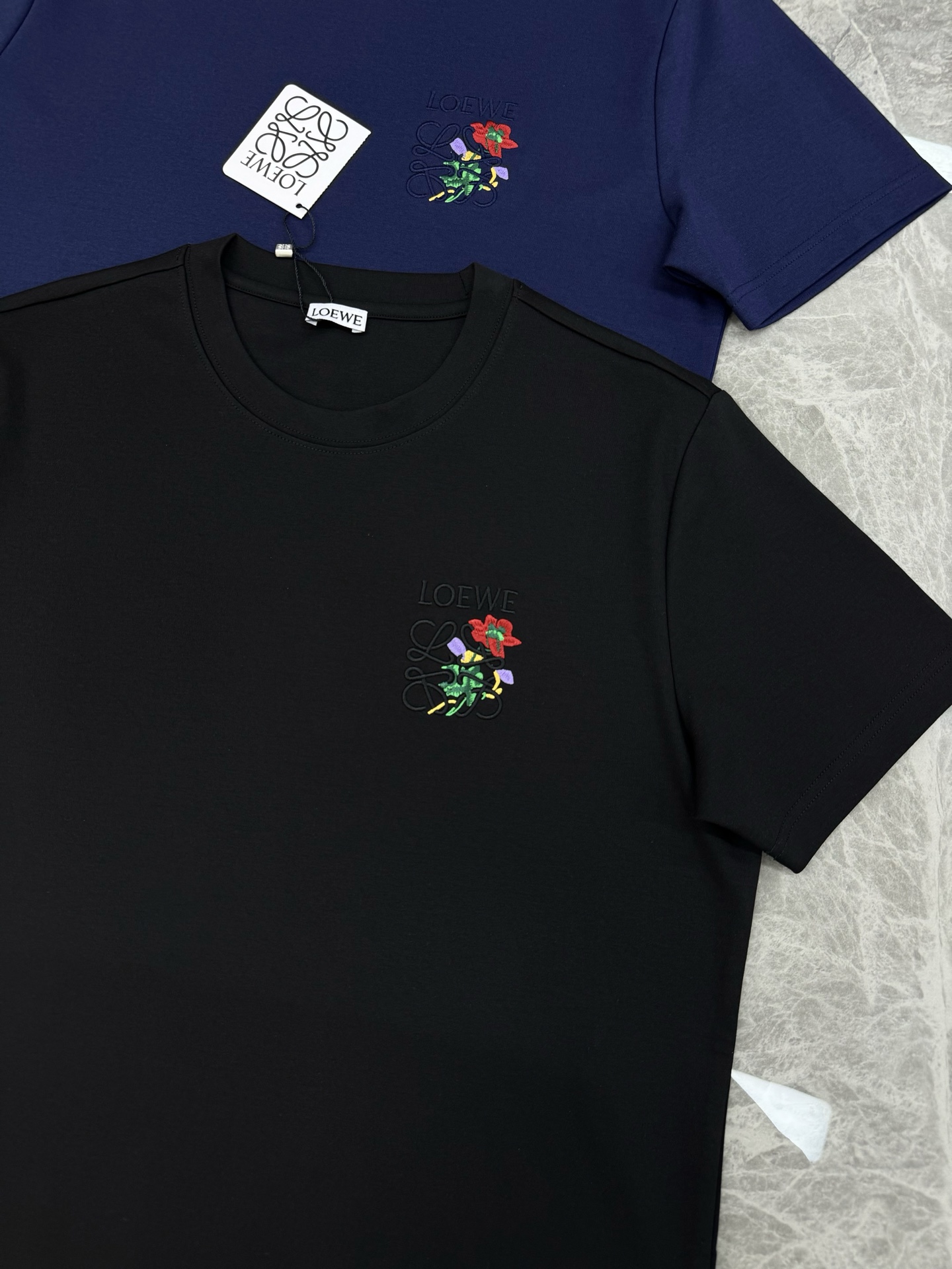 LOEW*E罗意威25s新品莫代尔T恤.原单推荐！新色系.新款绣花品牌图形.简单高级.辨识度颇具鲜明.即