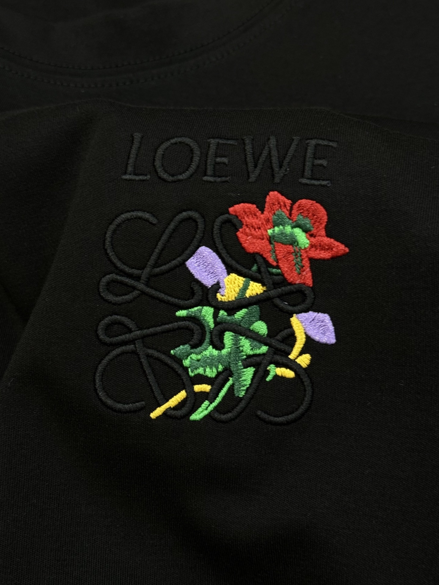 LOEW*E罗意威25s新品莫代尔T恤.原单推荐！新色系.新款绣花品牌图形.简单高级.辨识度颇具鲜明.即