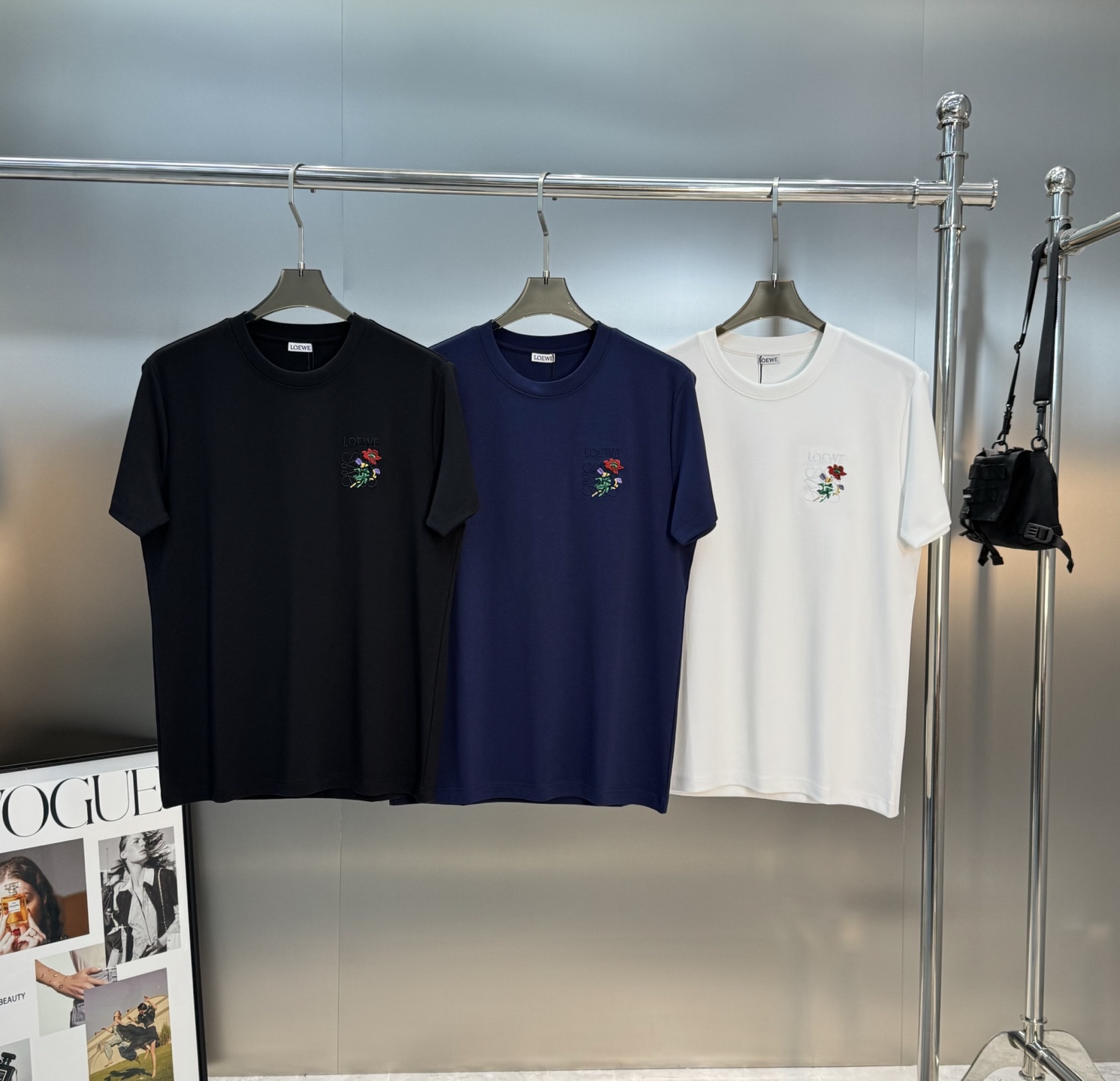 LOEW*E罗意威25s新品莫代尔T恤.原单推荐！新色系.新款绣花品牌图形.简单高级.辨识度颇具鲜明.即