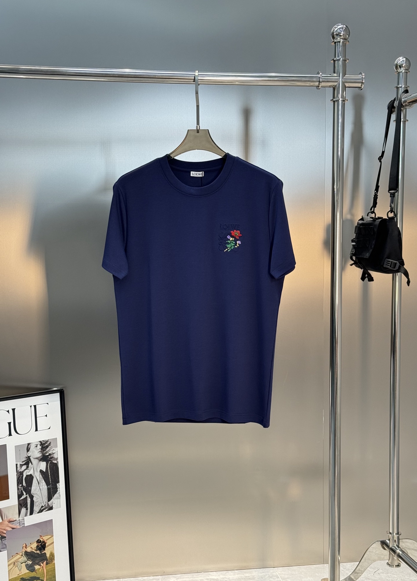 LOEW*E罗意威25s新品莫代尔T恤.原单推荐！新色系.新款绣花品牌图形.简单高级.辨识度颇具鲜明.即